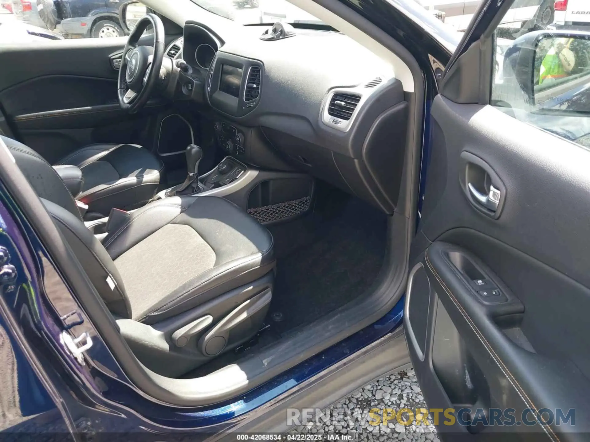 5 Photograph of a damaged car 3C4NJDBB3KT846931 JEEP COMPASS 2019