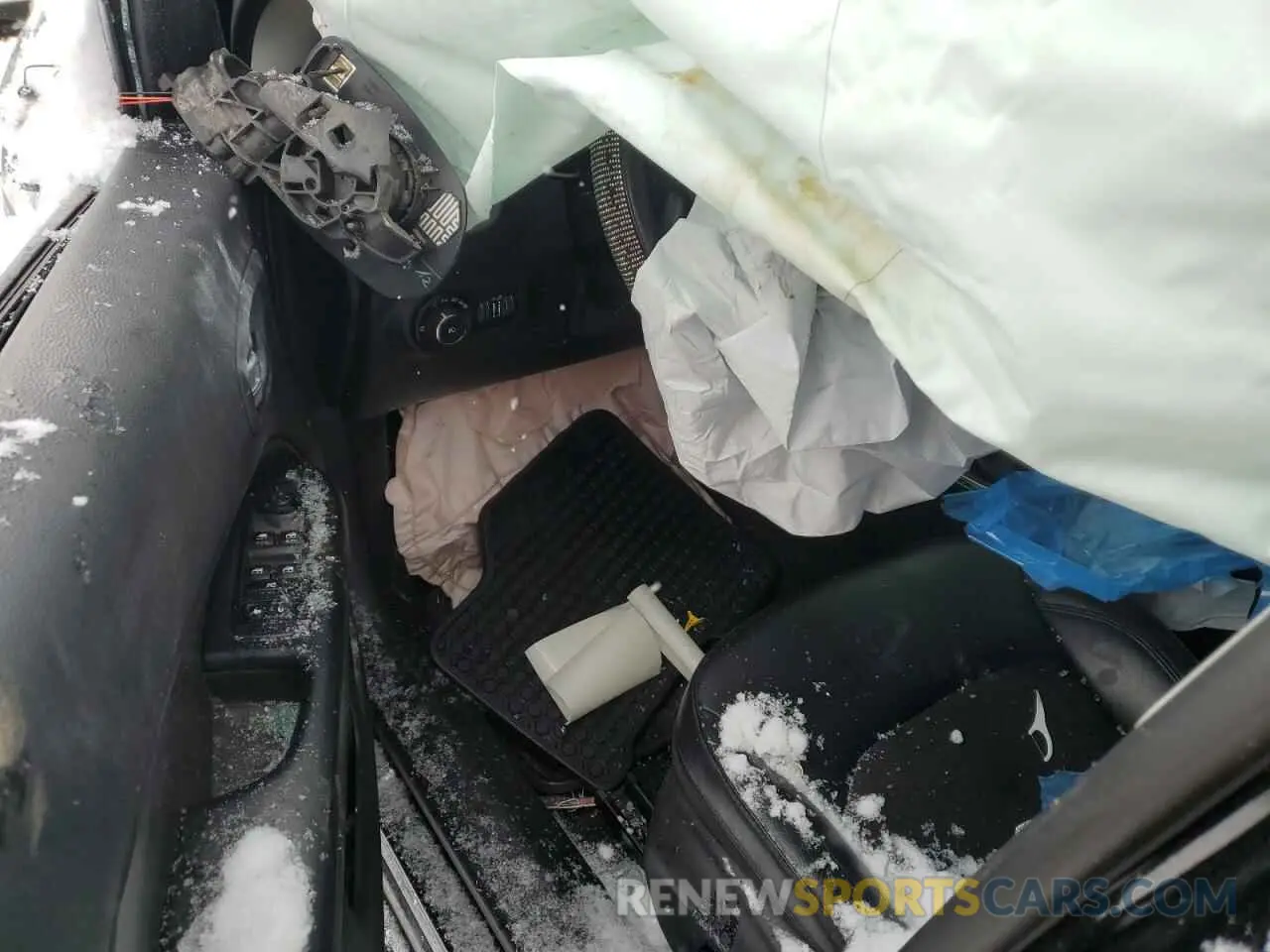 8 Photograph of a damaged car 3C4NJDBB4KT602513 JEEP COMPASS 2019