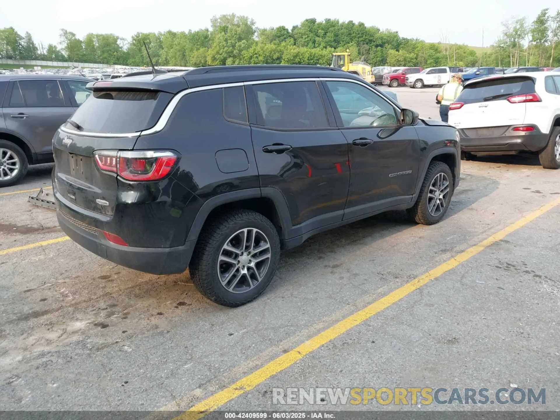 4 Photograph of a damaged car 3C4NJDBB4KT653493 JEEP COMPASS 2019