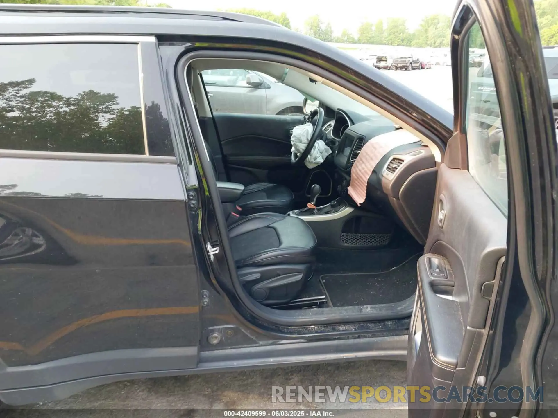 5 Photograph of a damaged car 3C4NJDBB4KT653493 JEEP COMPASS 2019