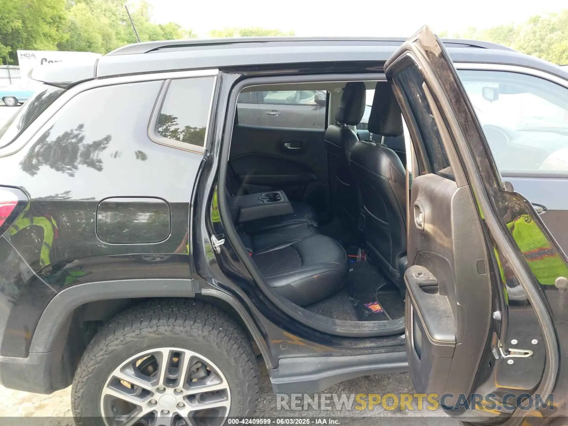 8 Photograph of a damaged car 3C4NJDBB4KT653493 JEEP COMPASS 2019