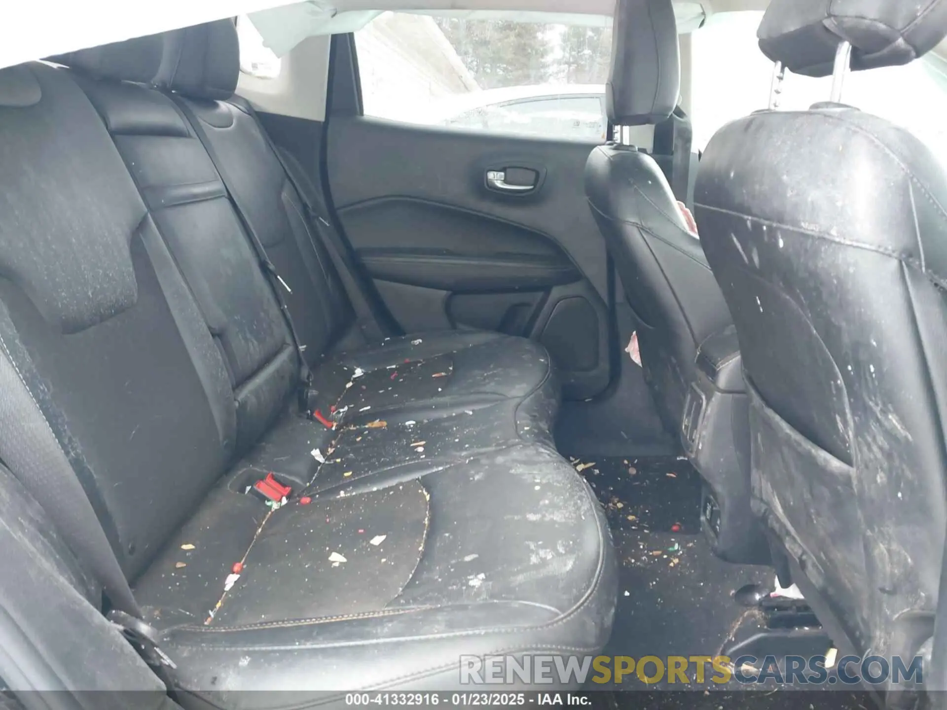 8 Photograph of a damaged car 3C4NJDBB4KT670309 JEEP COMPASS 2019
