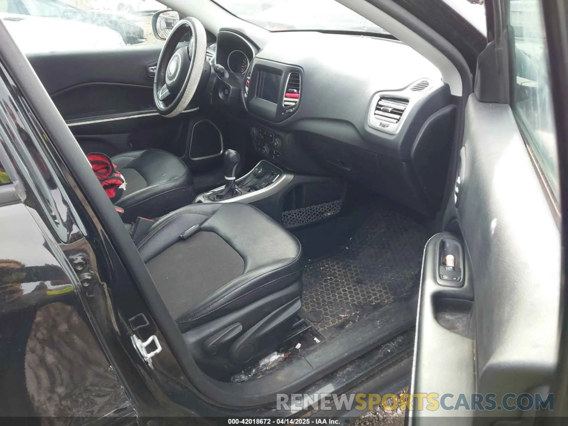 5 Photograph of a damaged car 3C4NJDBB4KT733568 JEEP COMPASS 2019