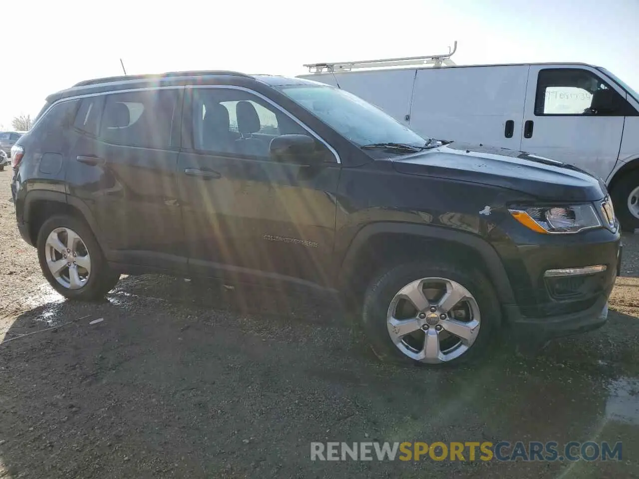 4 Photograph of a damaged car 3C4NJDBB4KT768319 JEEP COMPASS 2019