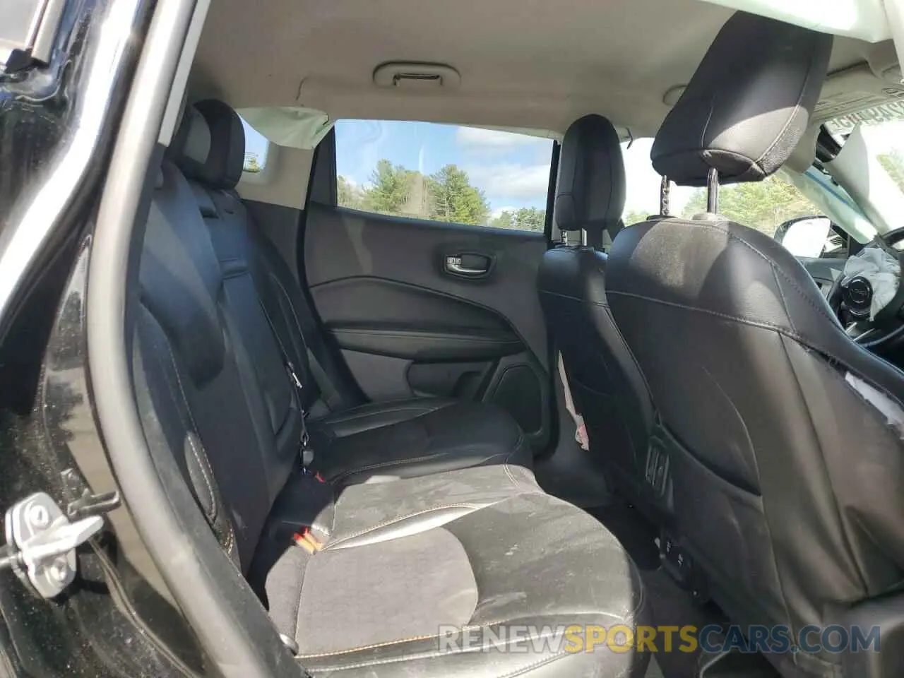 11 Photograph of a damaged car 3C4NJDBB5KT593286 JEEP COMPASS 2019
