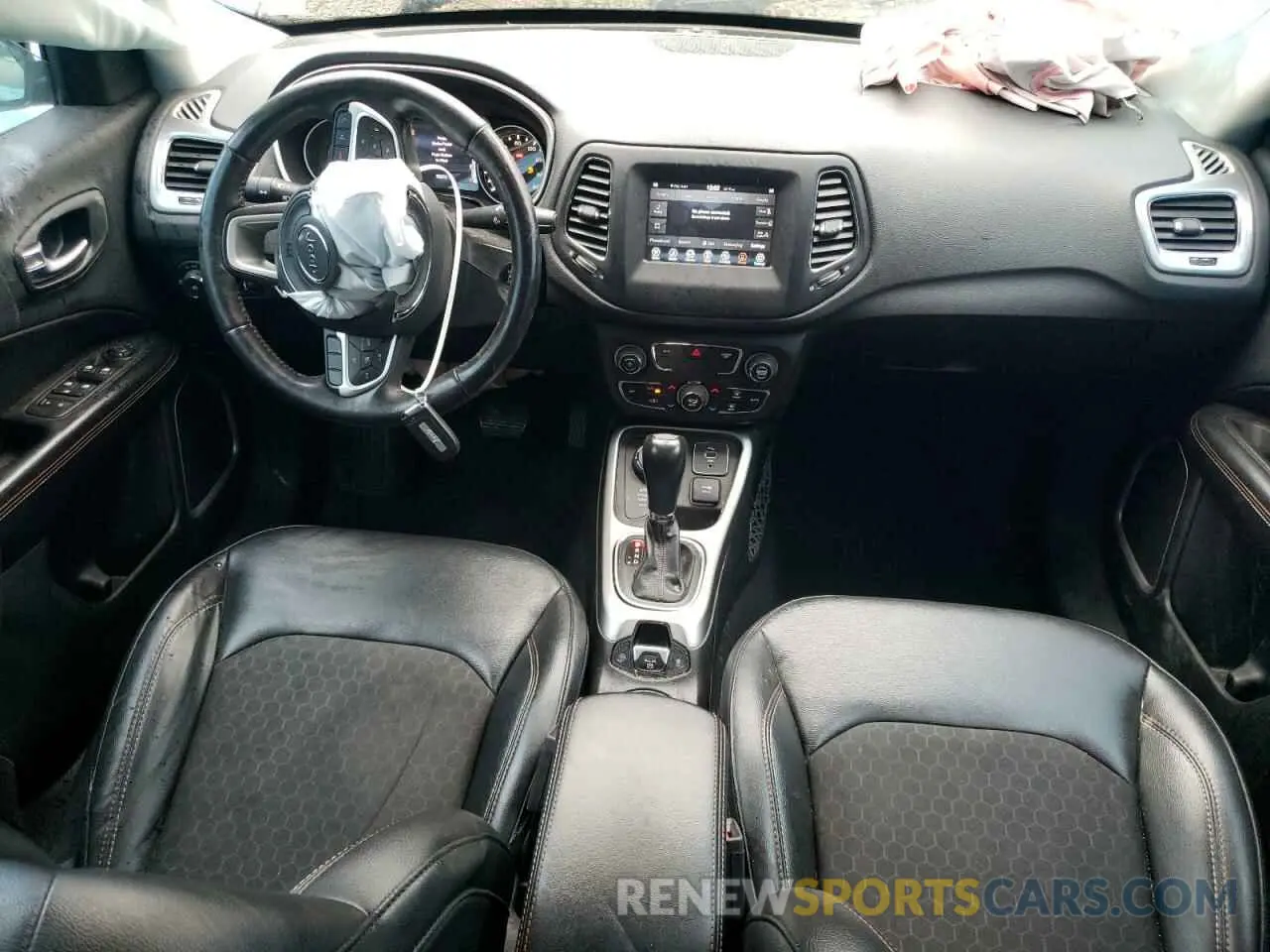 8 Photograph of a damaged car 3C4NJDBB5KT593286 JEEP COMPASS 2019
