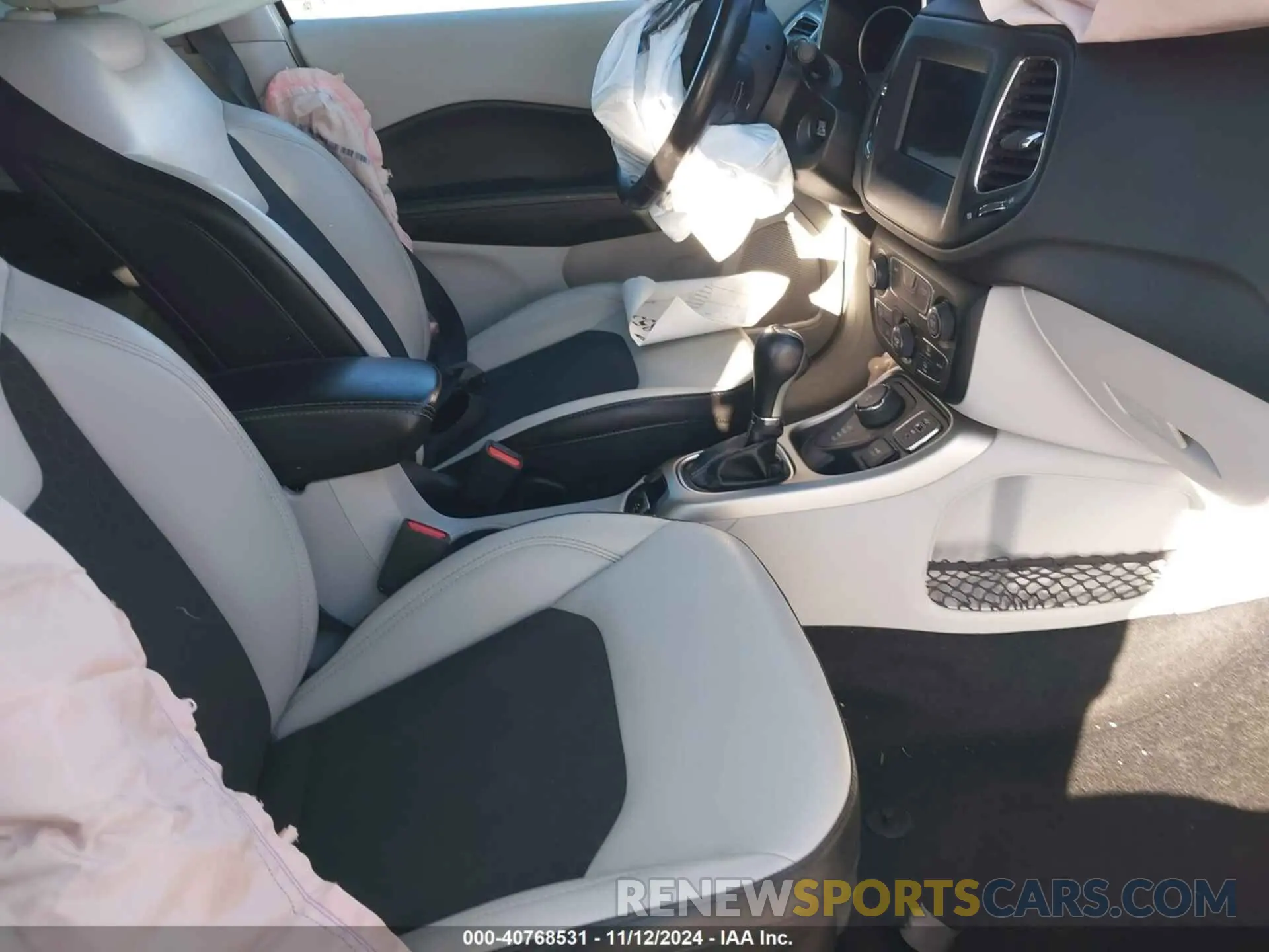 5 Photograph of a damaged car 3C4NJDBB5KT704564 JEEP COMPASS 2019