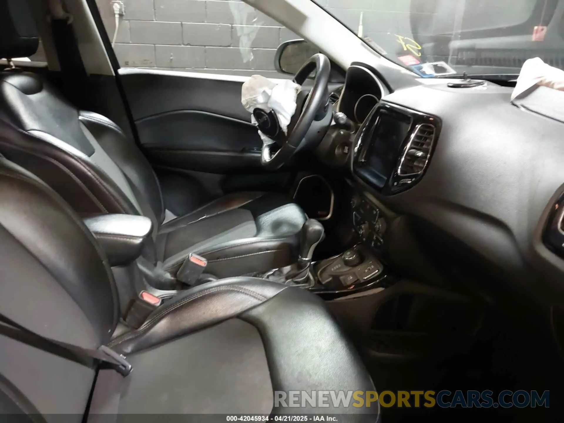 5 Photograph of a damaged car 3C4NJDBB5KT787672 JEEP COMPASS 2019