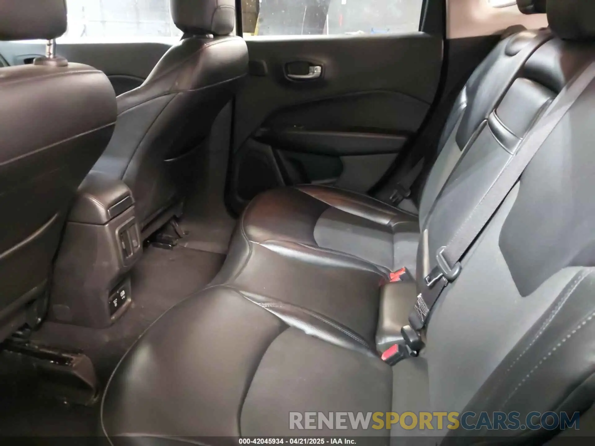 8 Photograph of a damaged car 3C4NJDBB5KT787672 JEEP COMPASS 2019