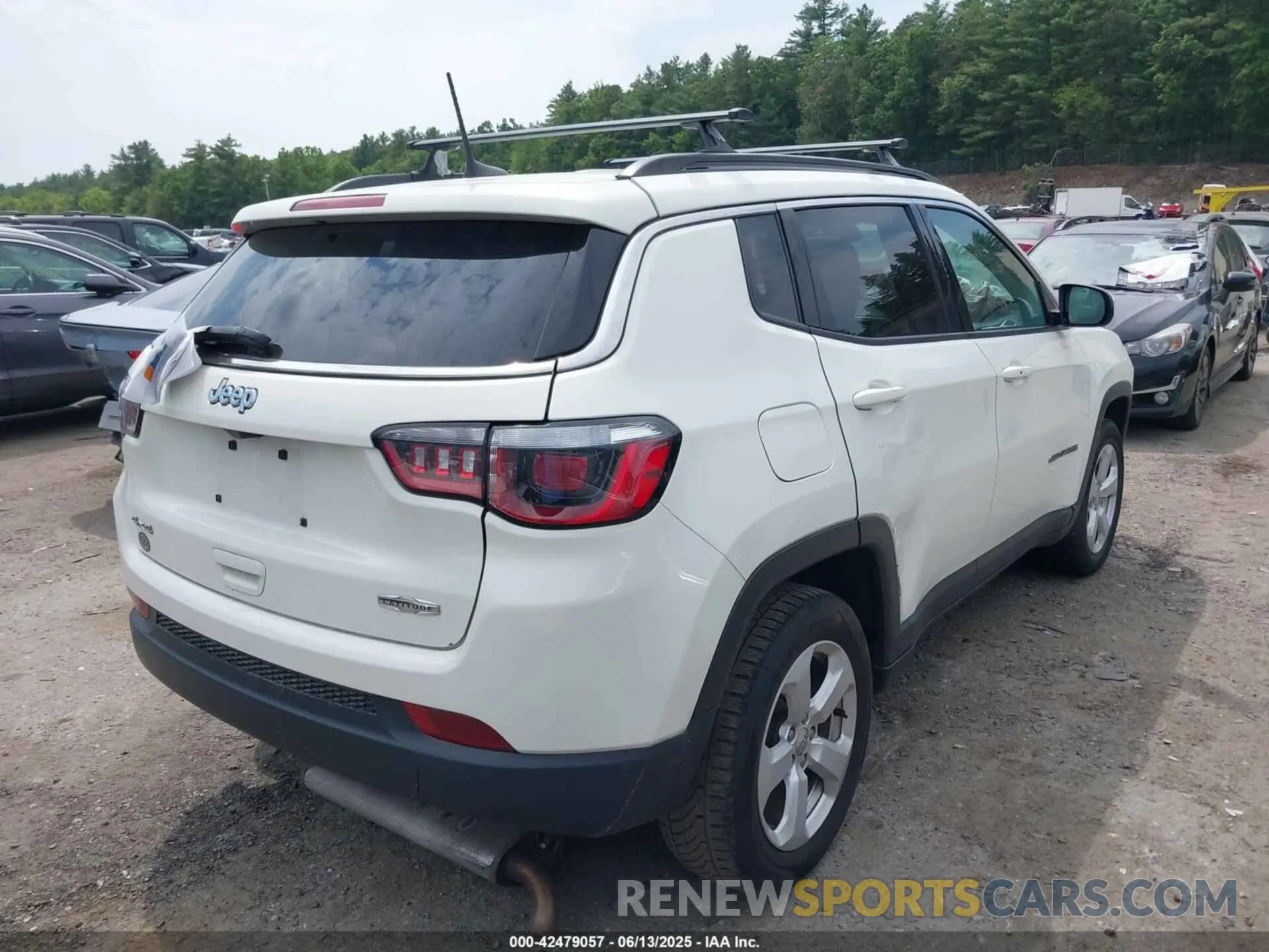 4 Photograph of a damaged car 3C4NJDBB6KT601993 JEEP COMPASS 2019
