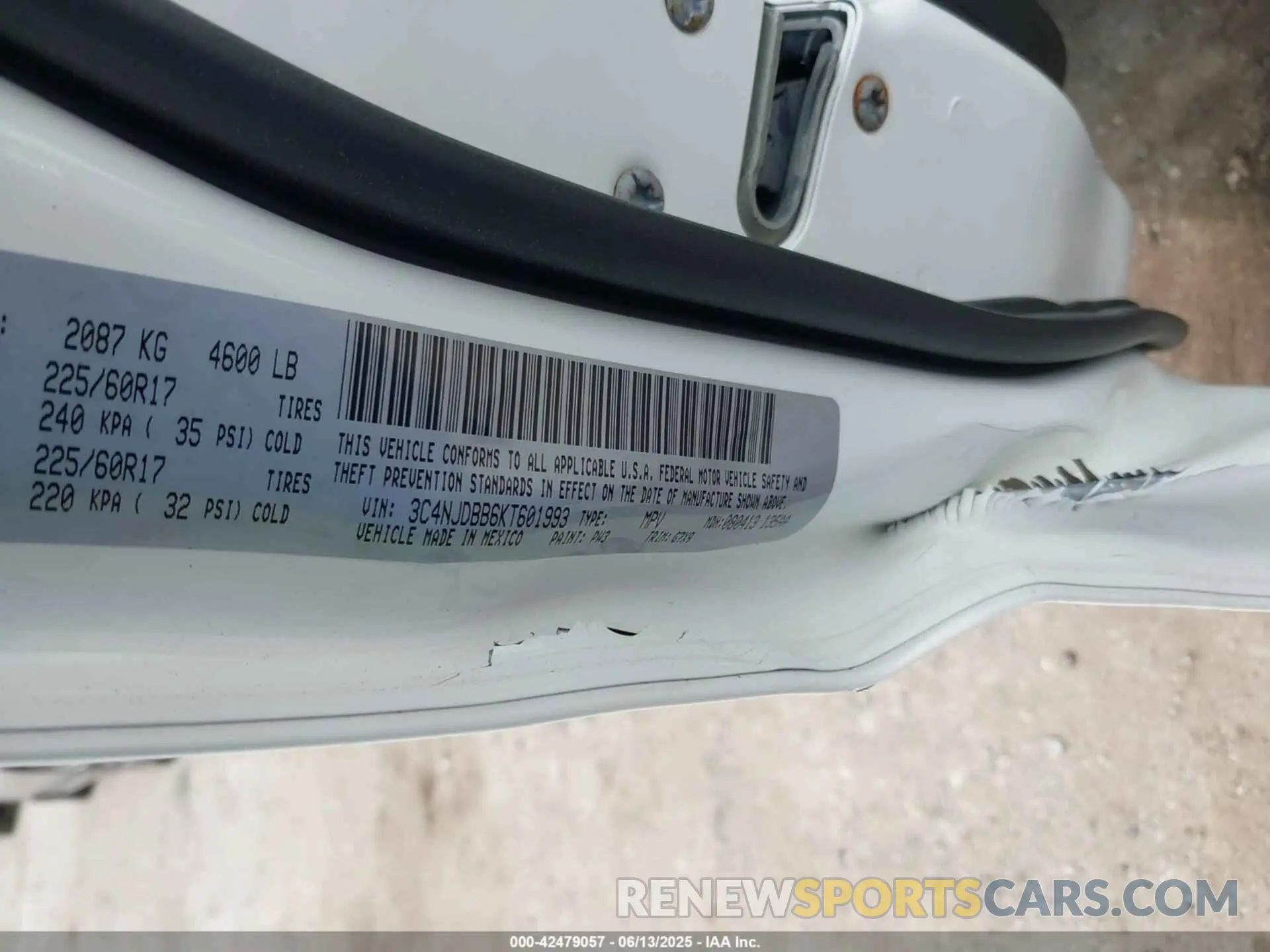 9 Photograph of a damaged car 3C4NJDBB6KT601993 JEEP COMPASS 2019