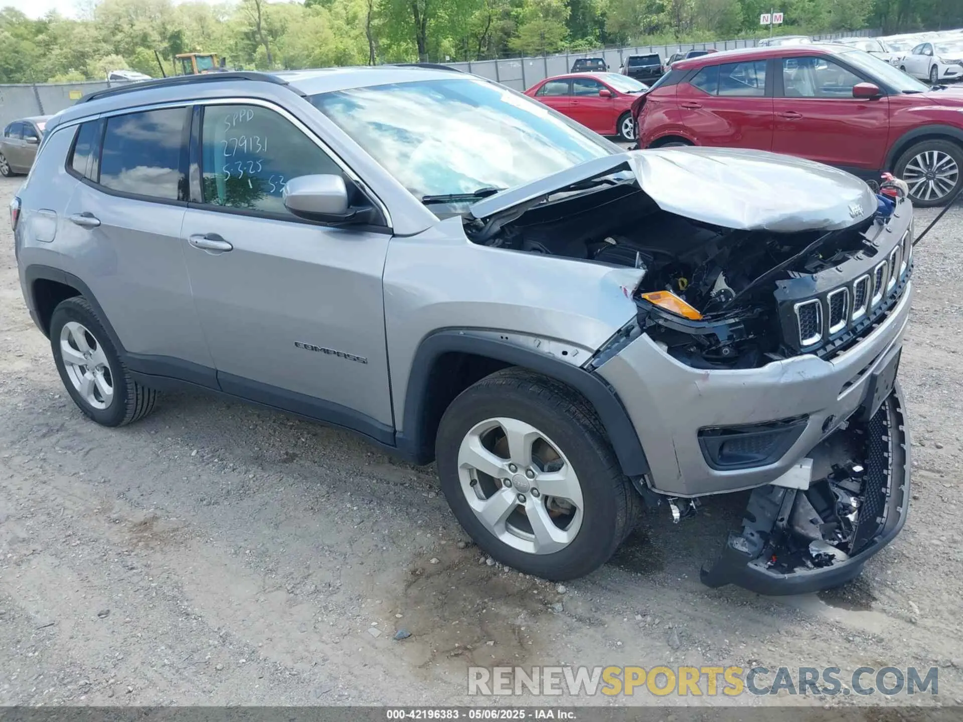 1 Photograph of a damaged car 3C4NJDBB6KT657190 JEEP COMPASS 2019