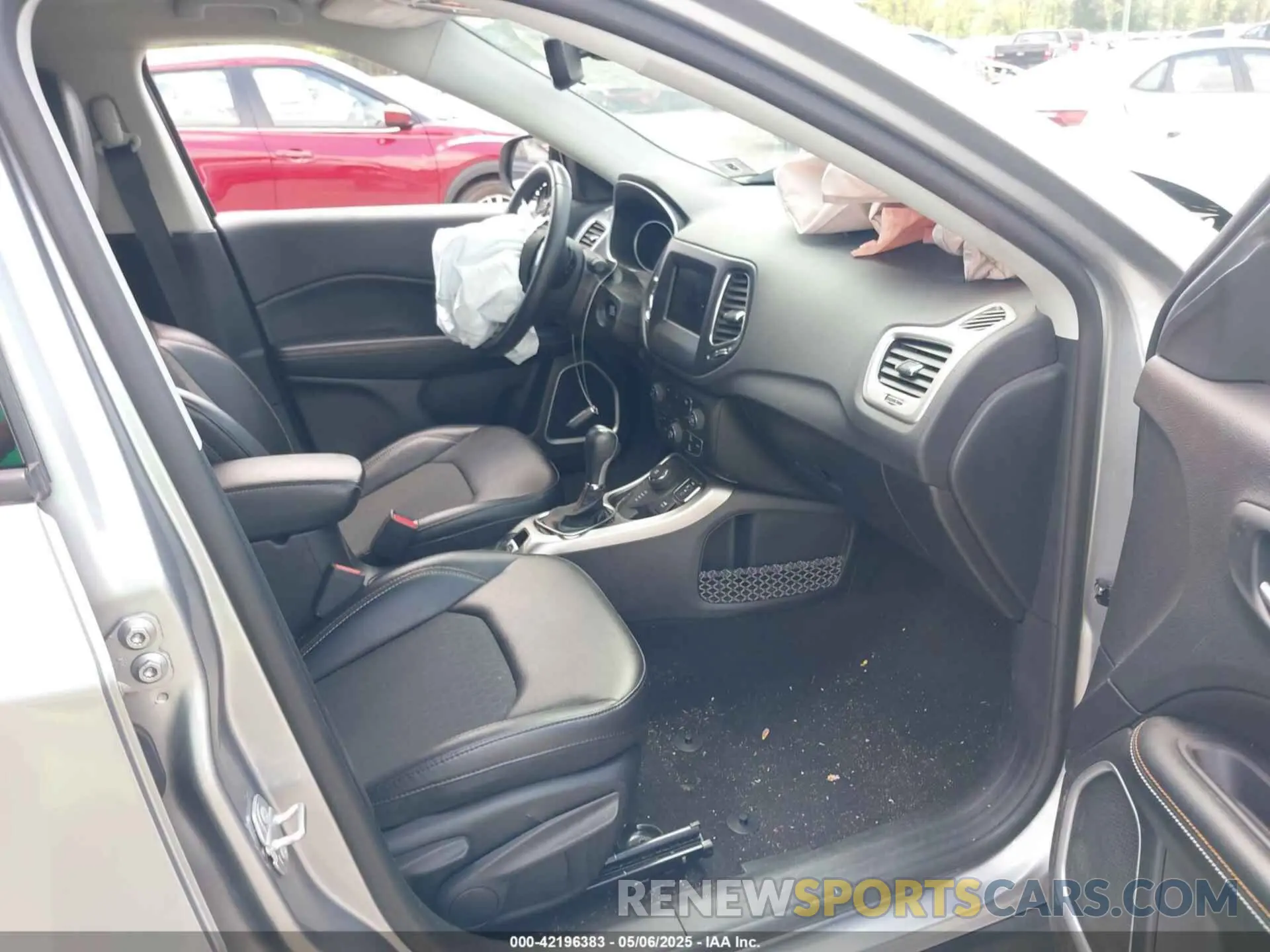 5 Photograph of a damaged car 3C4NJDBB6KT657190 JEEP COMPASS 2019