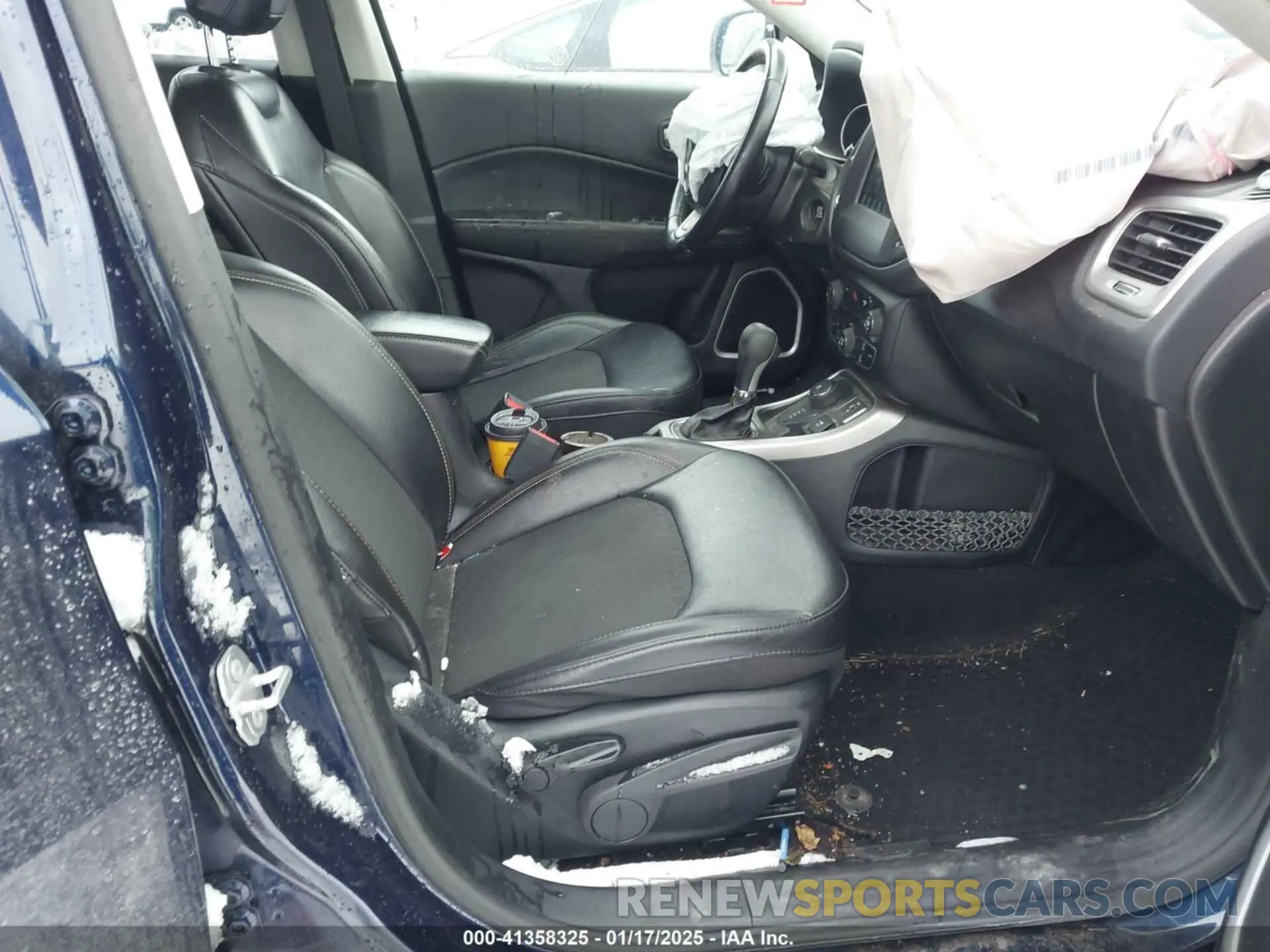 5 Photograph of a damaged car 3C4NJDBB6KT683627 JEEP COMPASS 2019