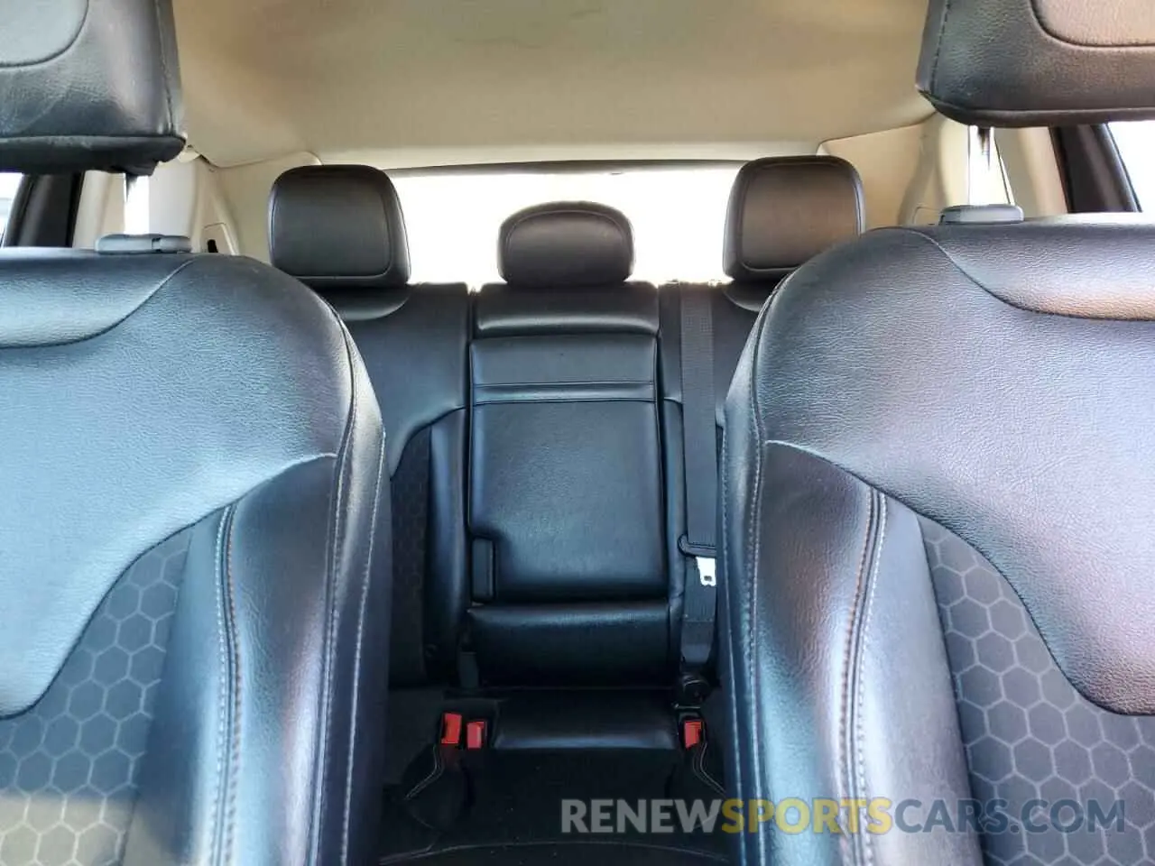 10 Photograph of a damaged car 3C4NJDBB6KT684163 JEEP COMPASS 2019