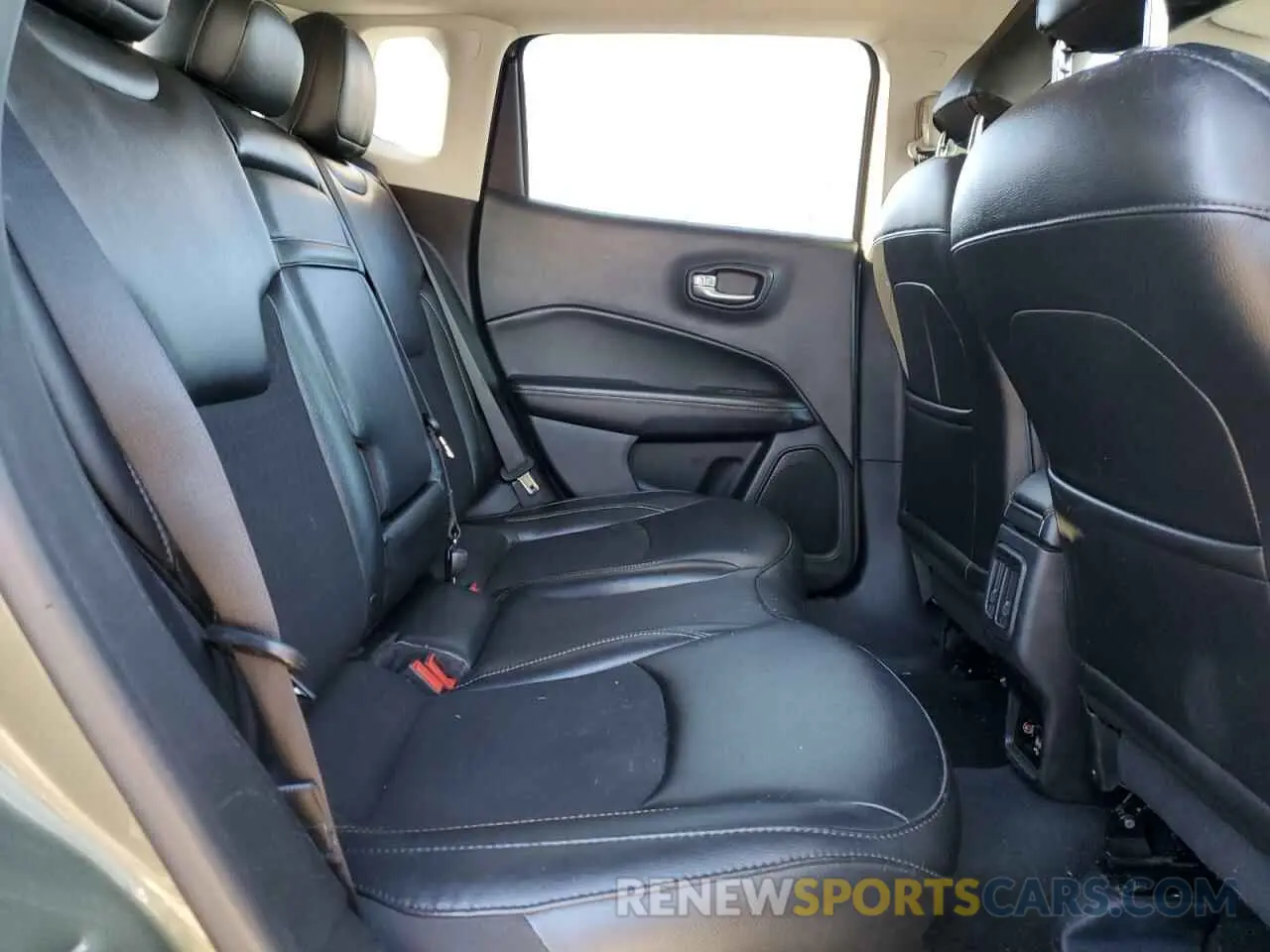 11 Photograph of a damaged car 3C4NJDBB6KT684163 JEEP COMPASS 2019