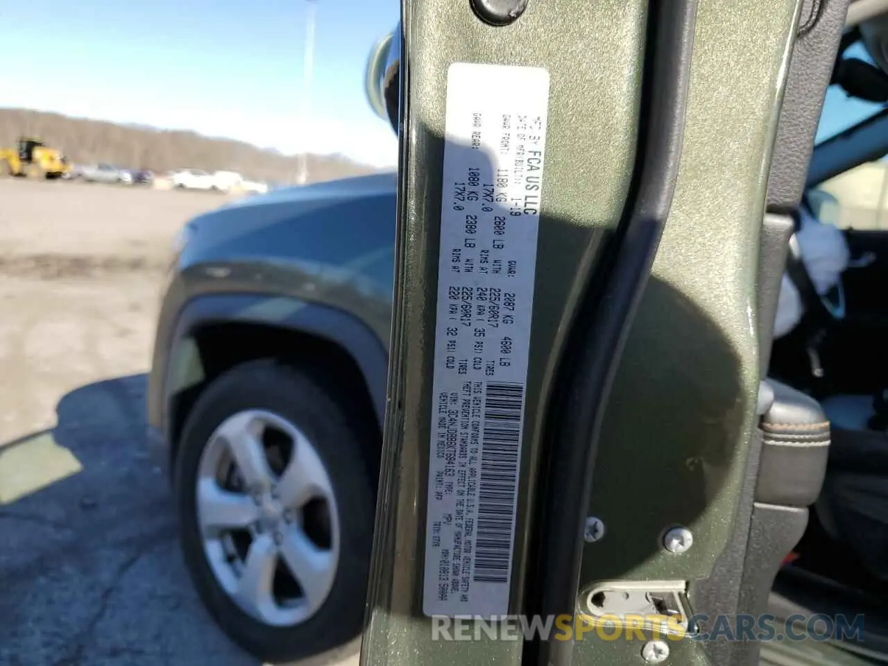 15 Photograph of a damaged car 3C4NJDBB6KT684163 JEEP COMPASS 2019