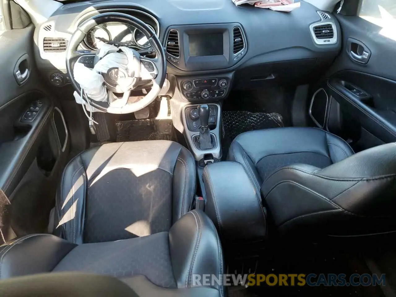 8 Photograph of a damaged car 3C4NJDBB6KT684163 JEEP COMPASS 2019
