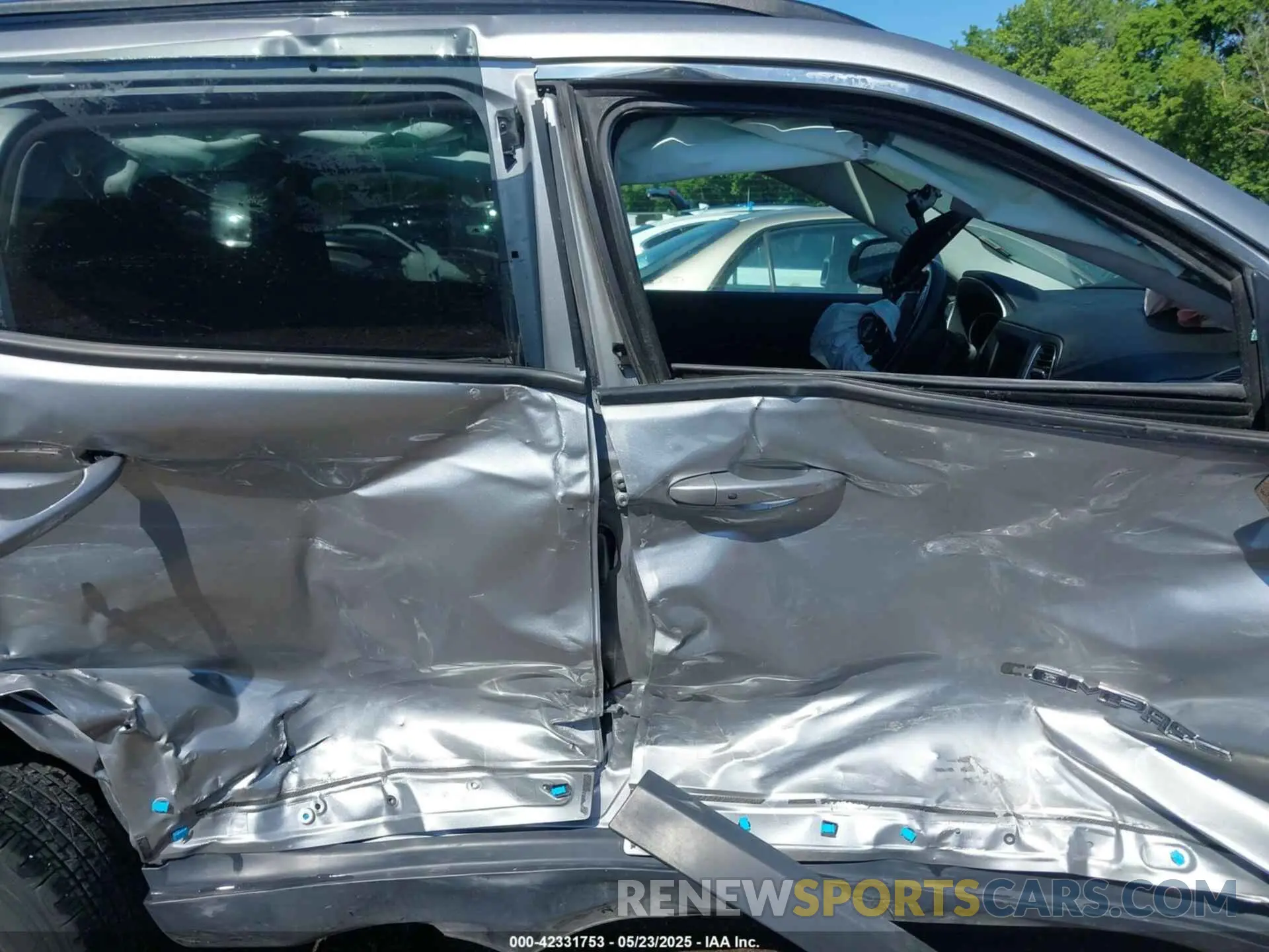 13 Photograph of a damaged car 3C4NJDBB6KT697110 JEEP COMPASS 2019