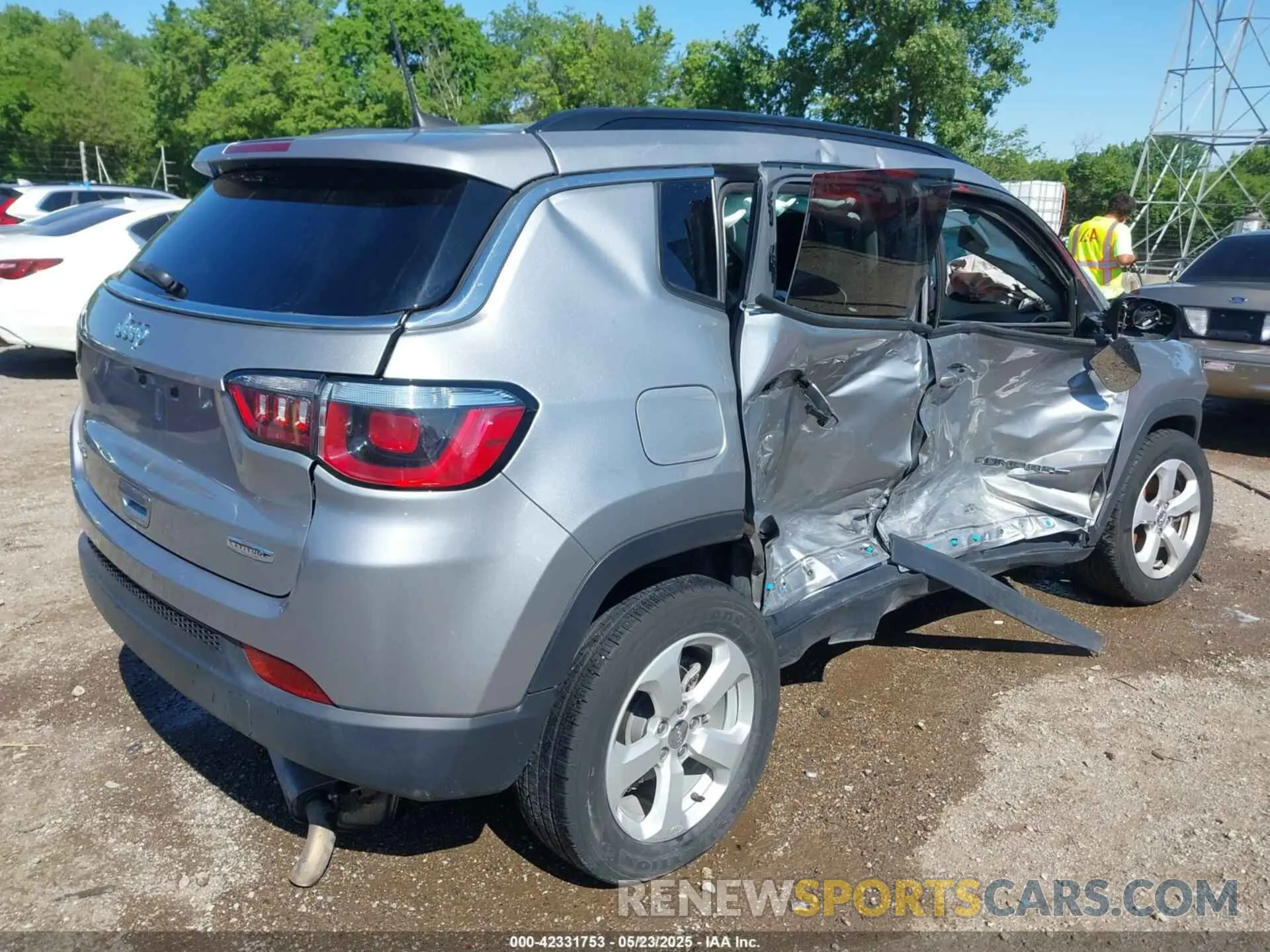 4 Photograph of a damaged car 3C4NJDBB6KT697110 JEEP COMPASS 2019