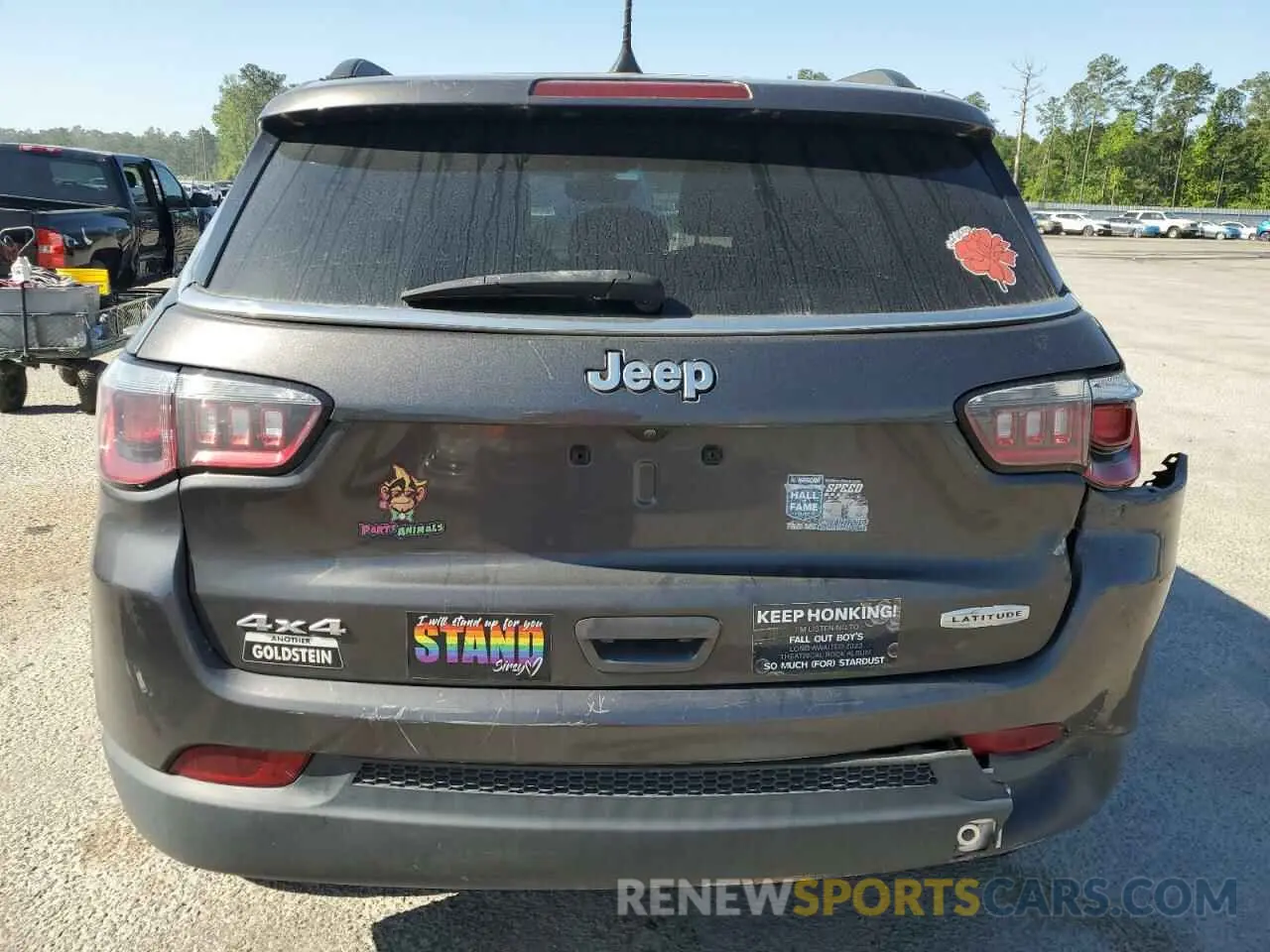 6 Photograph of a damaged car 3C4NJDBB6KT733958 JEEP COMPASS 2019