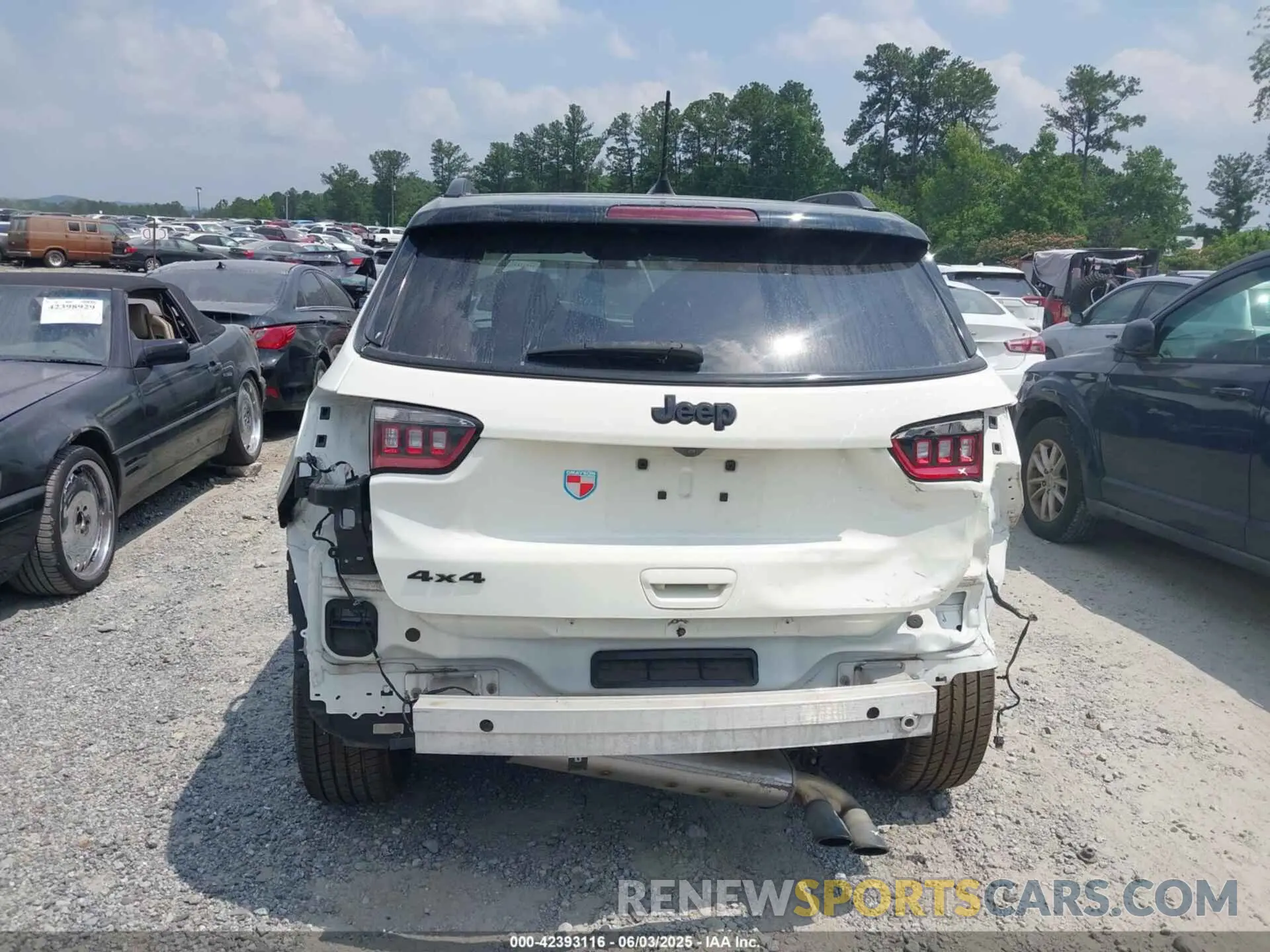 16 Photograph of a damaged car 3C4NJDBB6KT741137 JEEP COMPASS 2019