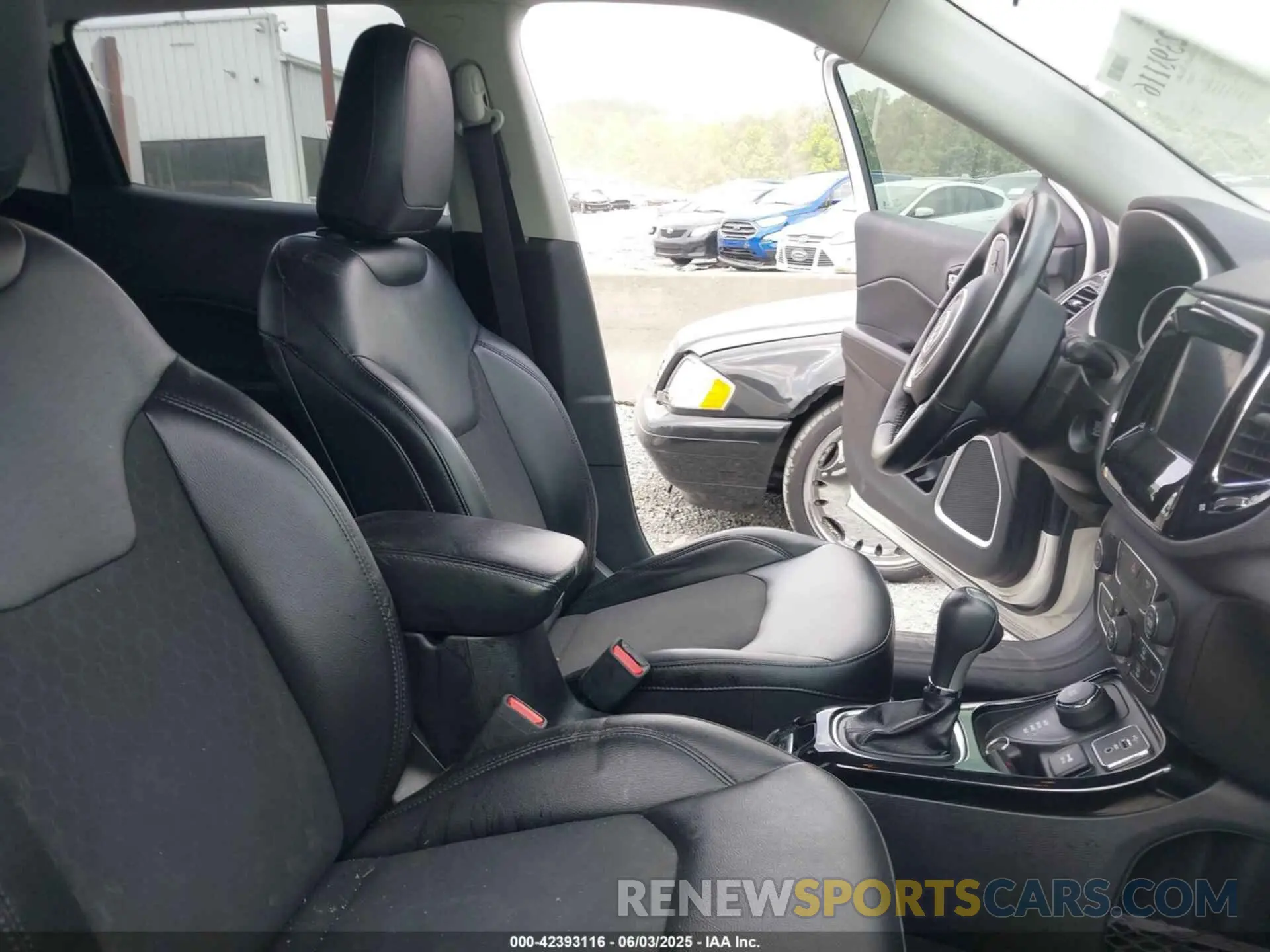 5 Photograph of a damaged car 3C4NJDBB6KT741137 JEEP COMPASS 2019