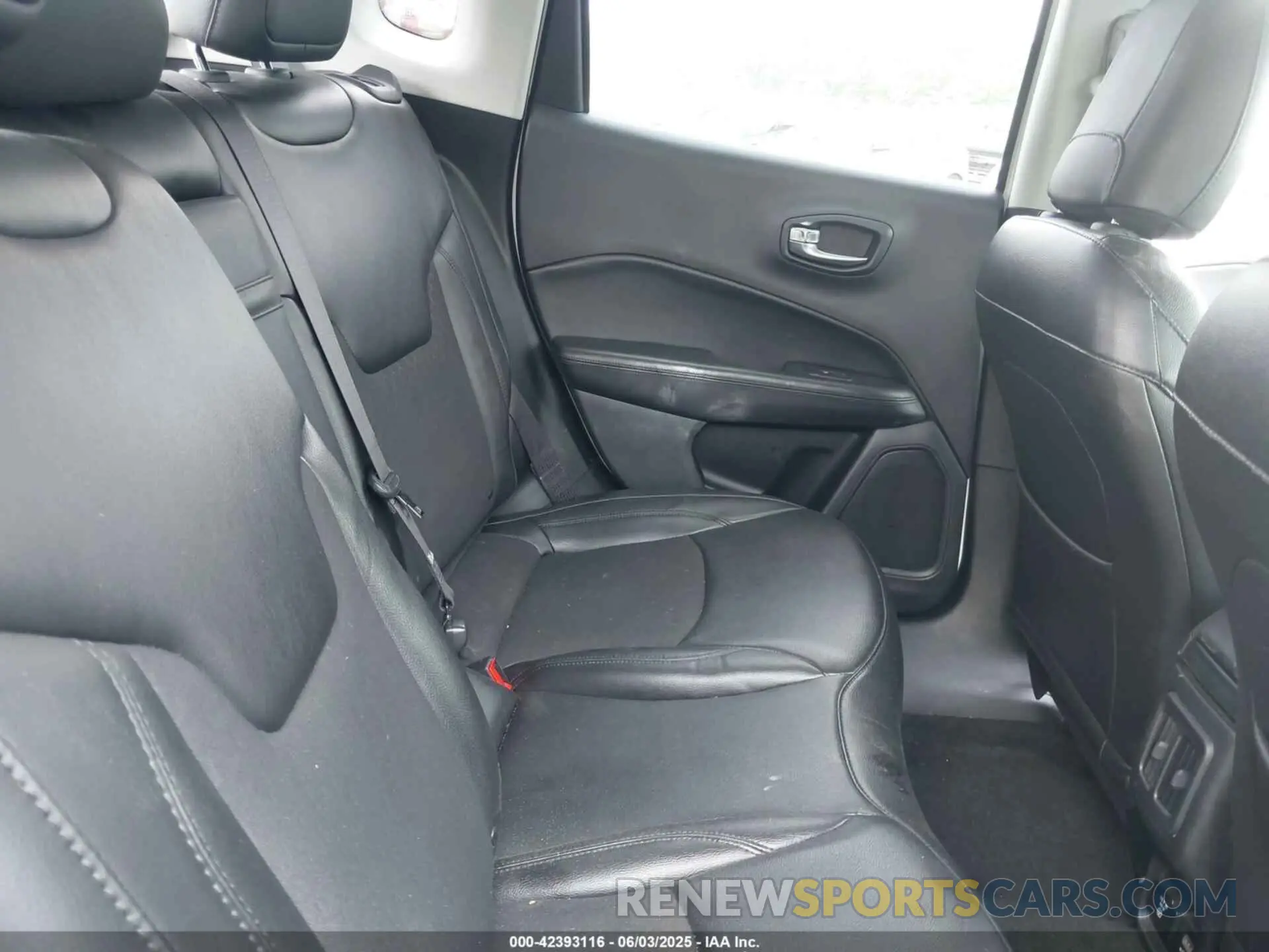 8 Photograph of a damaged car 3C4NJDBB6KT741137 JEEP COMPASS 2019