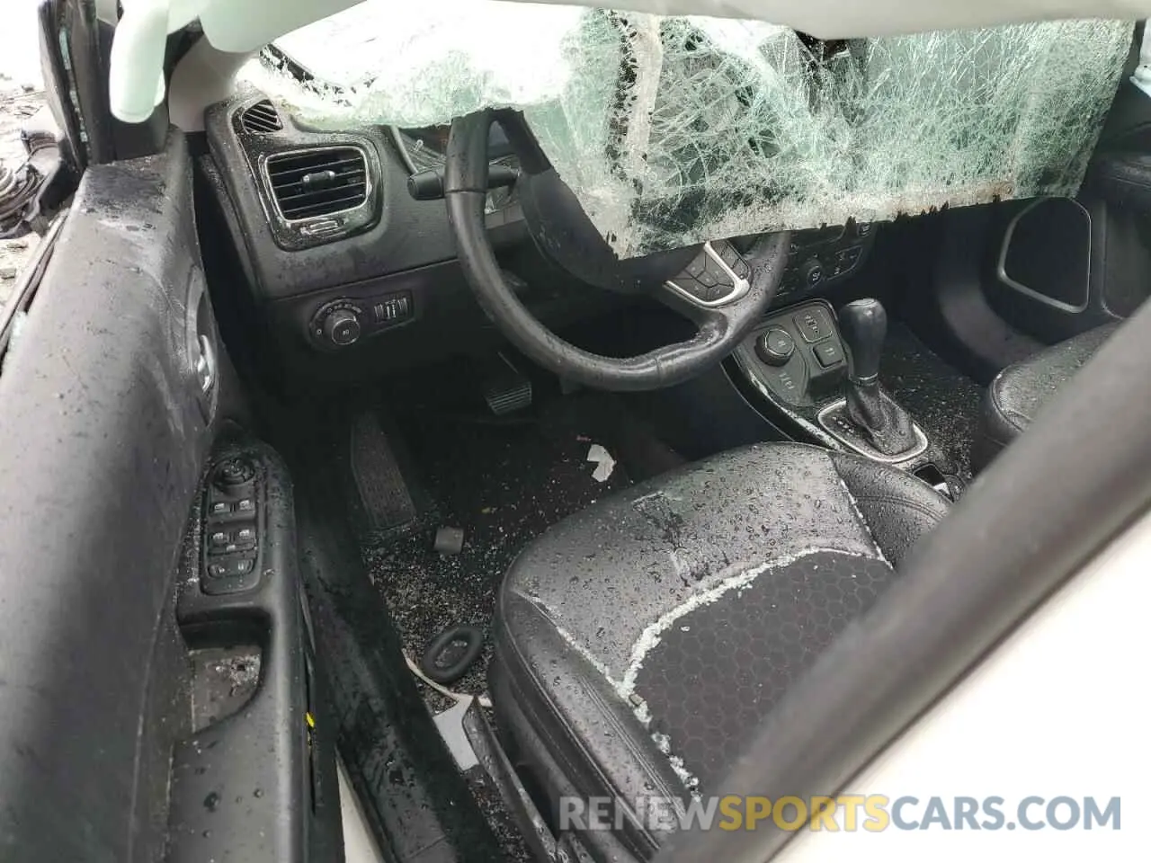 8 Photograph of a damaged car 3C4NJDBB6KT761212 JEEP COMPASS 2019