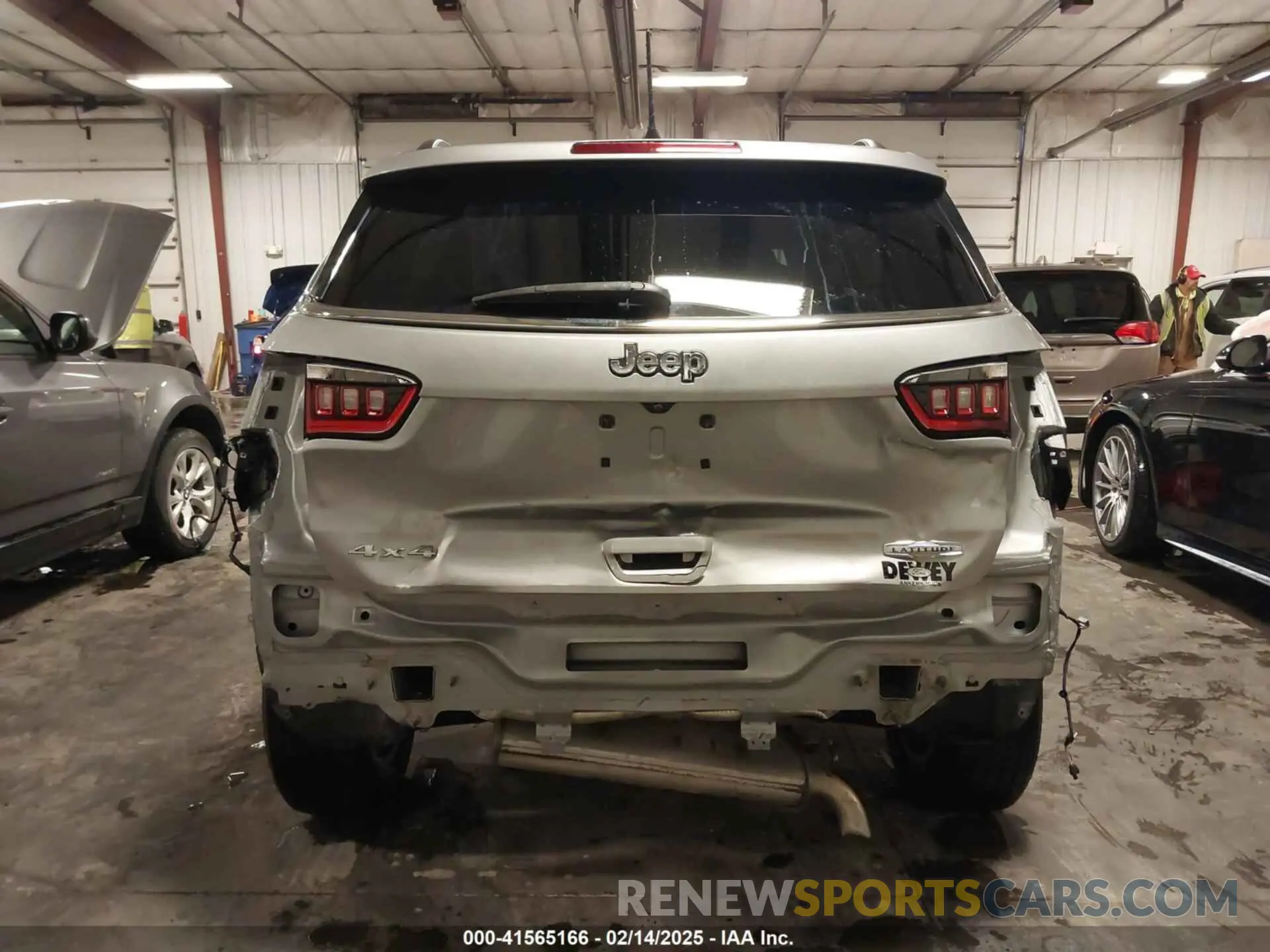 17 Photograph of a damaged car 3C4NJDBB6KT812711 JEEP COMPASS 2019