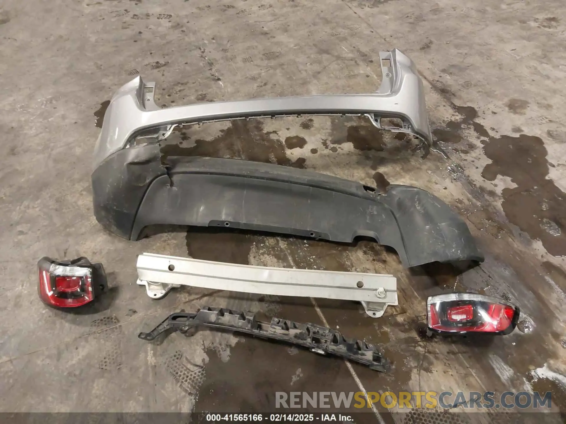 18 Photograph of a damaged car 3C4NJDBB6KT812711 JEEP COMPASS 2019