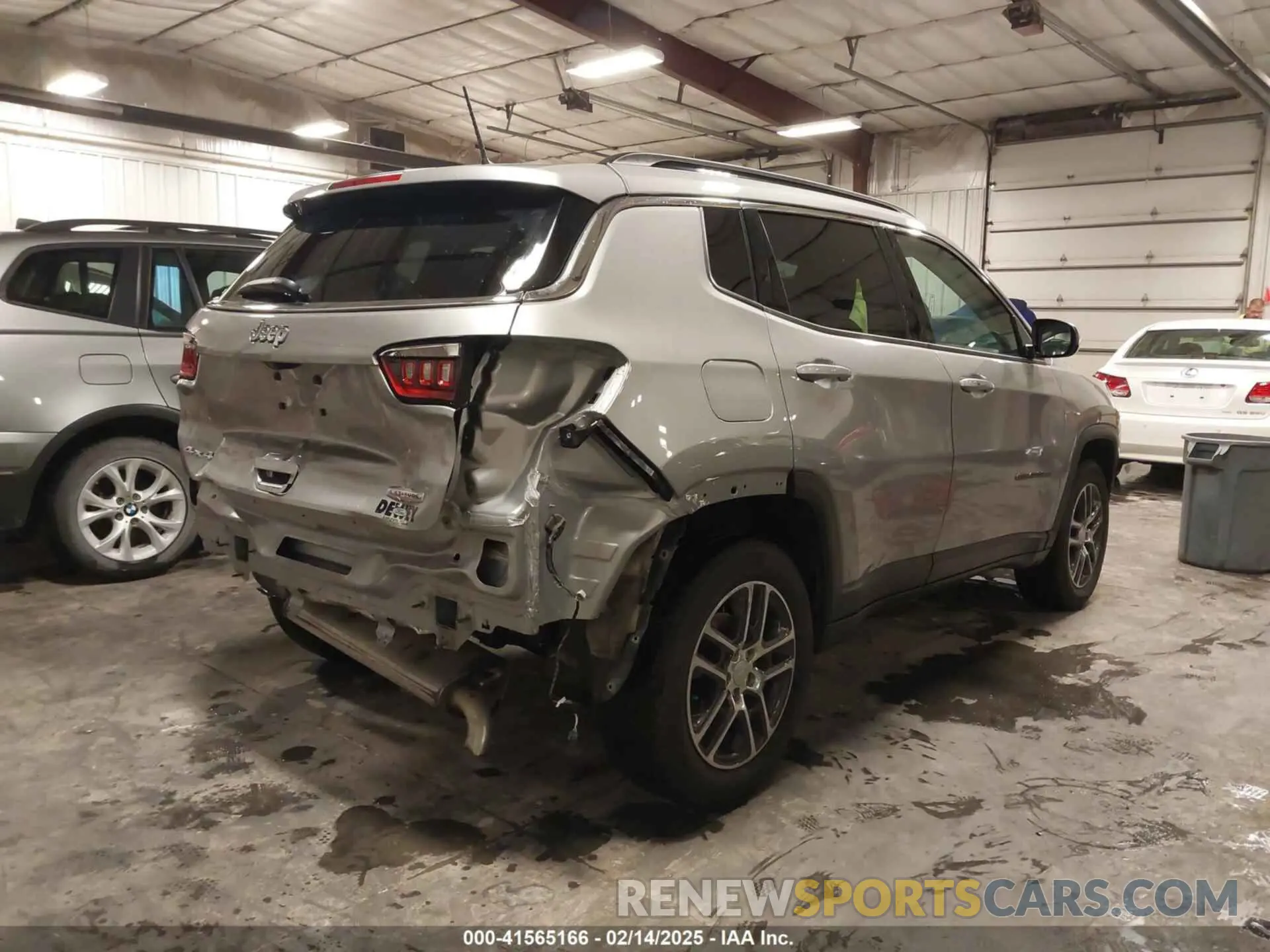 4 Photograph of a damaged car 3C4NJDBB6KT812711 JEEP COMPASS 2019