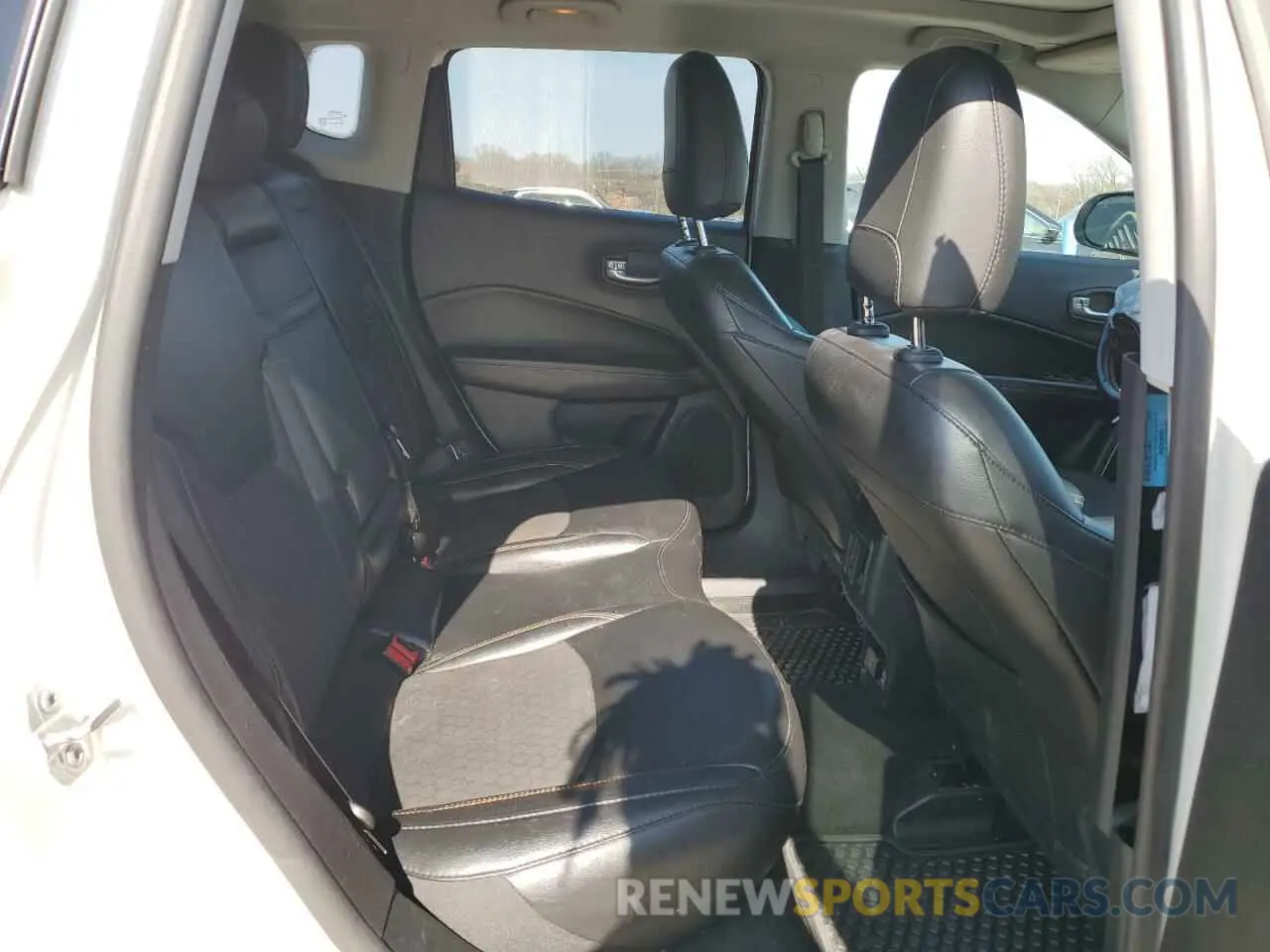 10 Photograph of a damaged car 3C4NJDBB6KT828892 JEEP COMPASS 2019