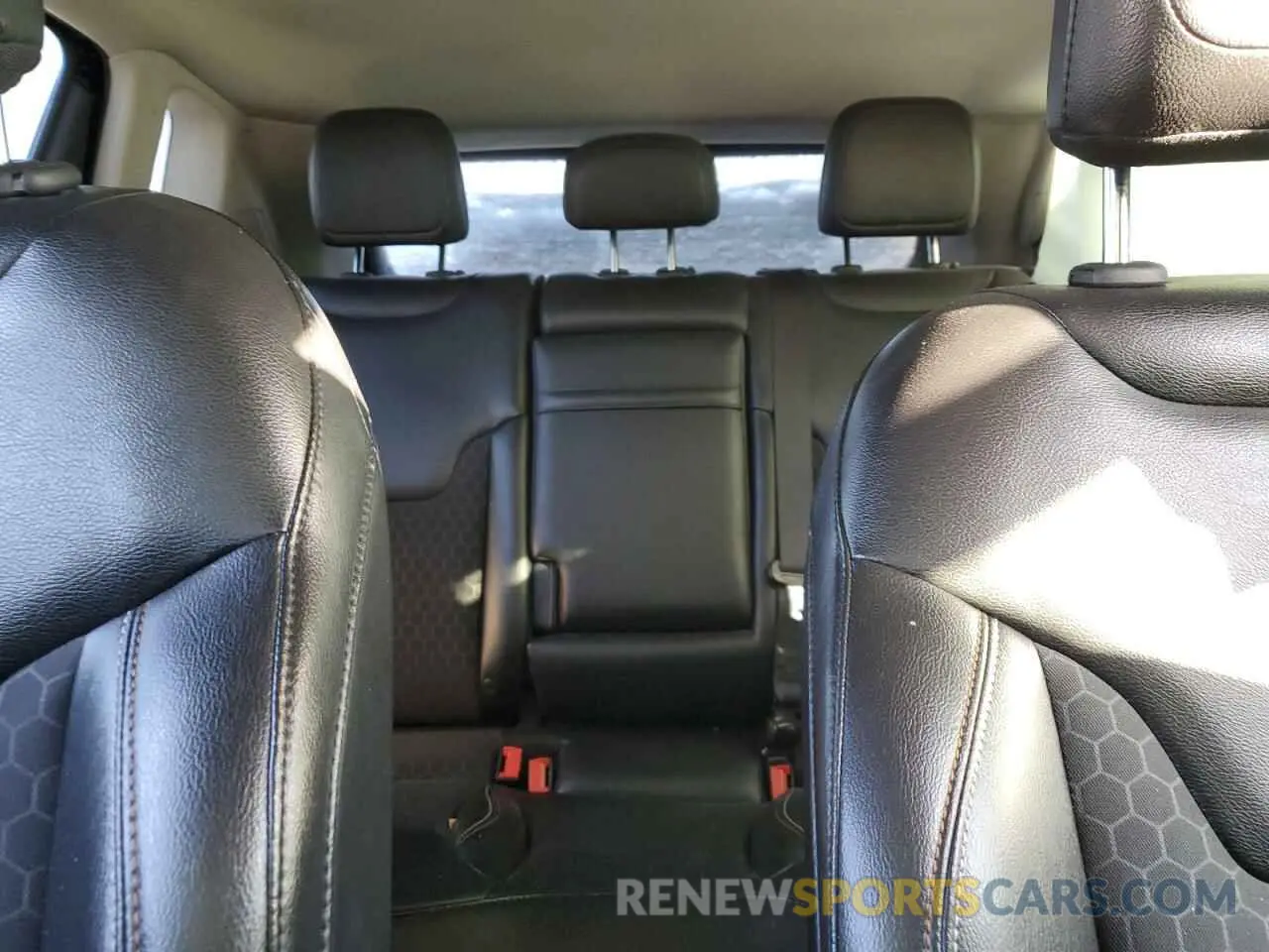 10 Photograph of a damaged car 3C4NJDBB7KT593595 JEEP COMPASS 2019