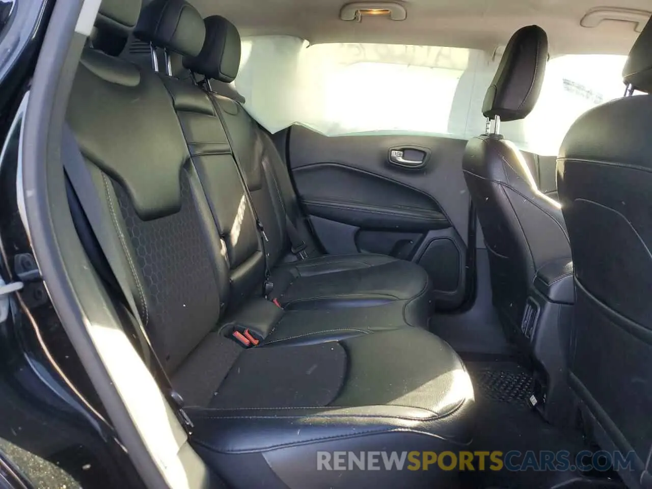 11 Photograph of a damaged car 3C4NJDBB7KT593595 JEEP COMPASS 2019