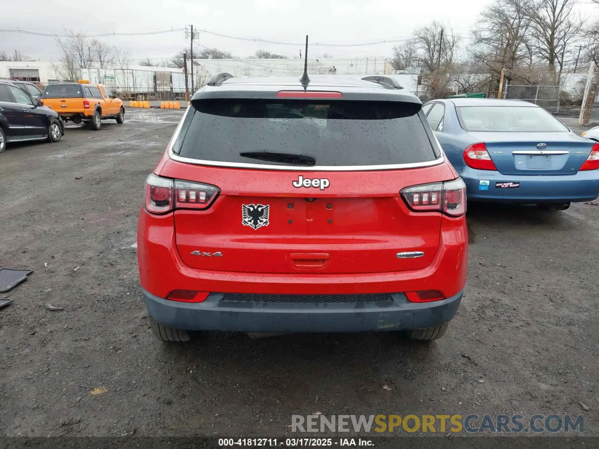 17 Photograph of a damaged car 3C4NJDBB7KT629155 JEEP COMPASS 2019