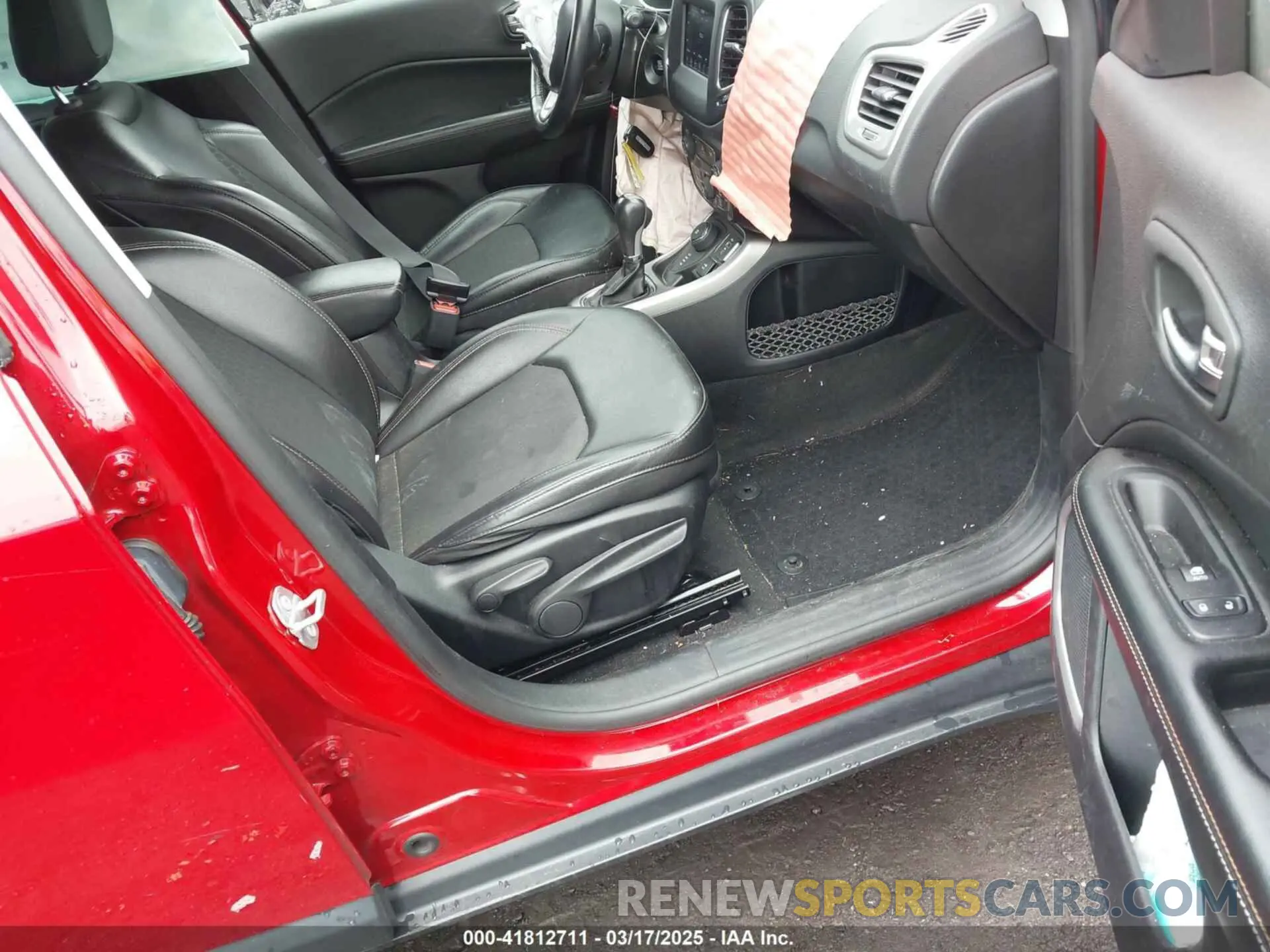 5 Photograph of a damaged car 3C4NJDBB7KT629155 JEEP COMPASS 2019
