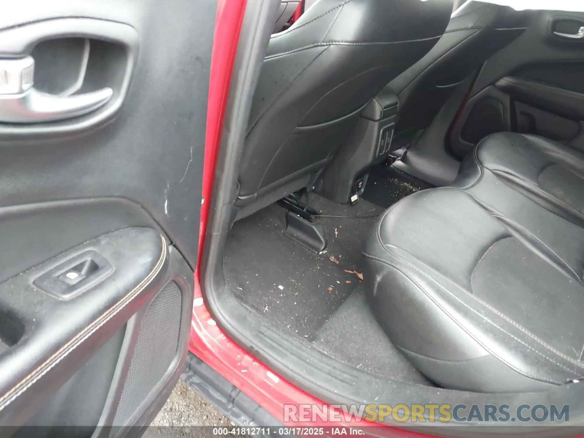 8 Photograph of a damaged car 3C4NJDBB7KT629155 JEEP COMPASS 2019
