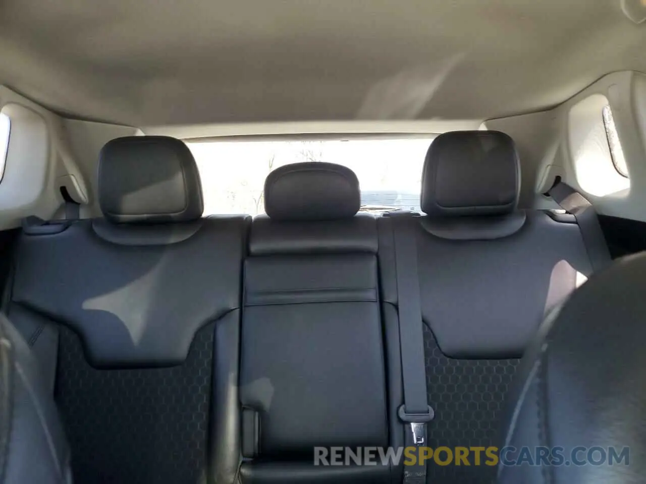 10 Photograph of a damaged car 3C4NJDBB7KT652855 JEEP COMPASS 2019