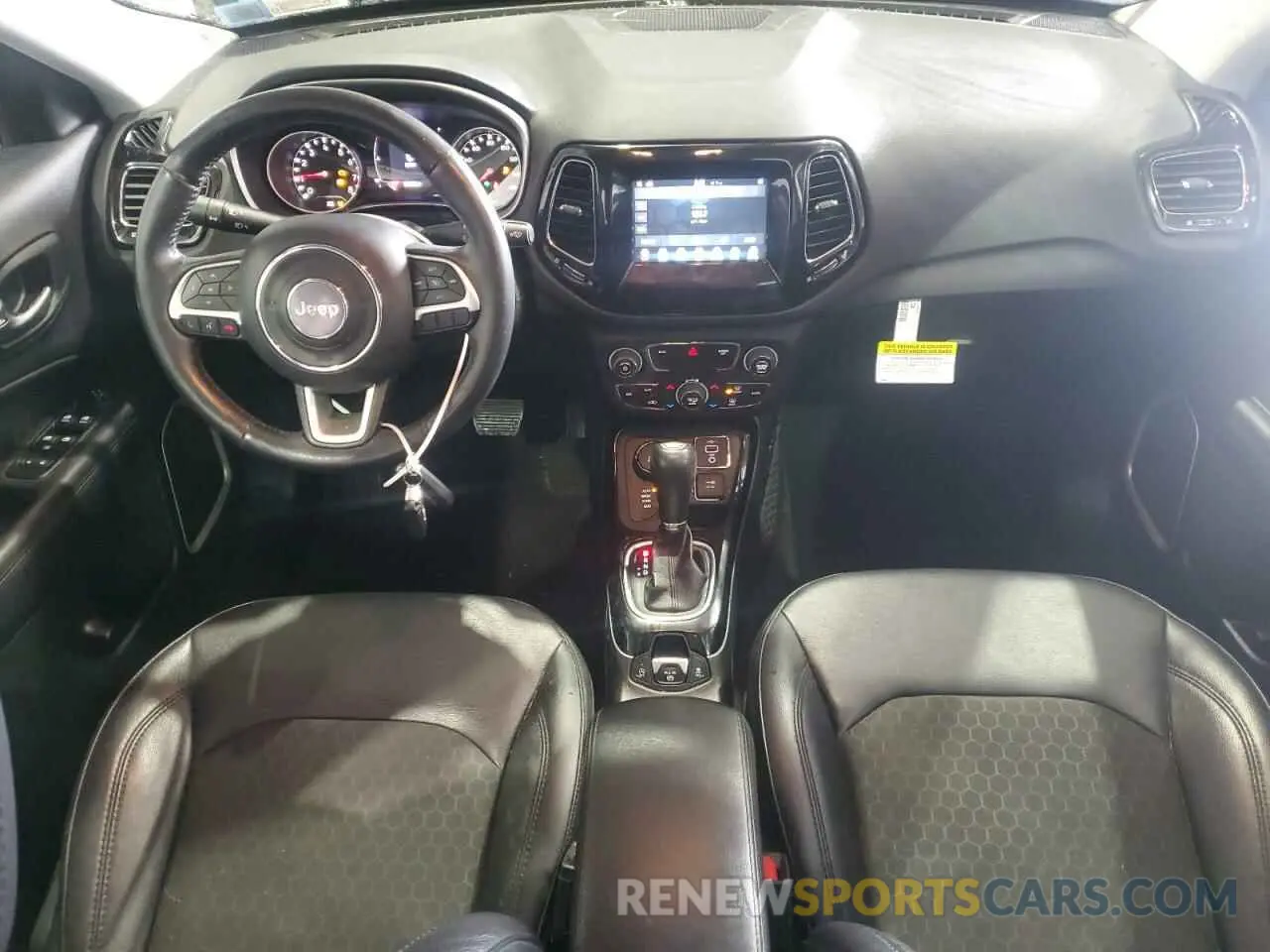 8 Photograph of a damaged car 3C4NJDBB7KT697732 JEEP COMPASS 2019