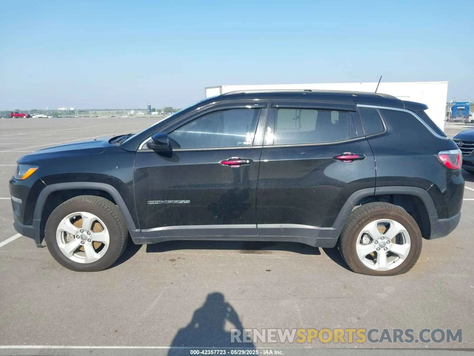 14 Photograph of a damaged car 3C4NJDBB7KT761185 JEEP COMPASS 2019