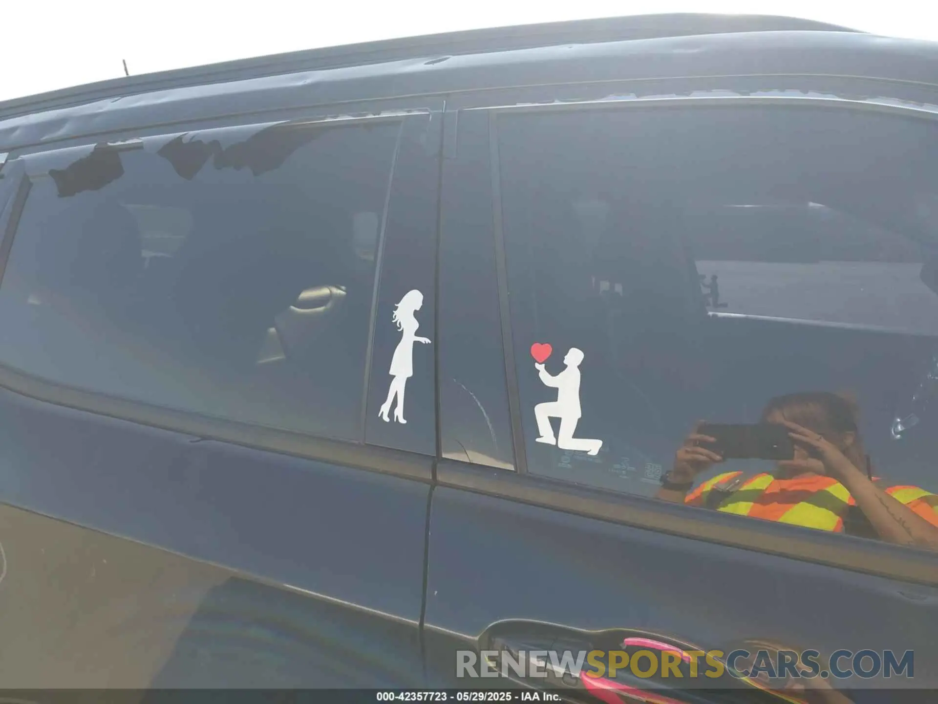 18 Photograph of a damaged car 3C4NJDBB7KT761185 JEEP COMPASS 2019