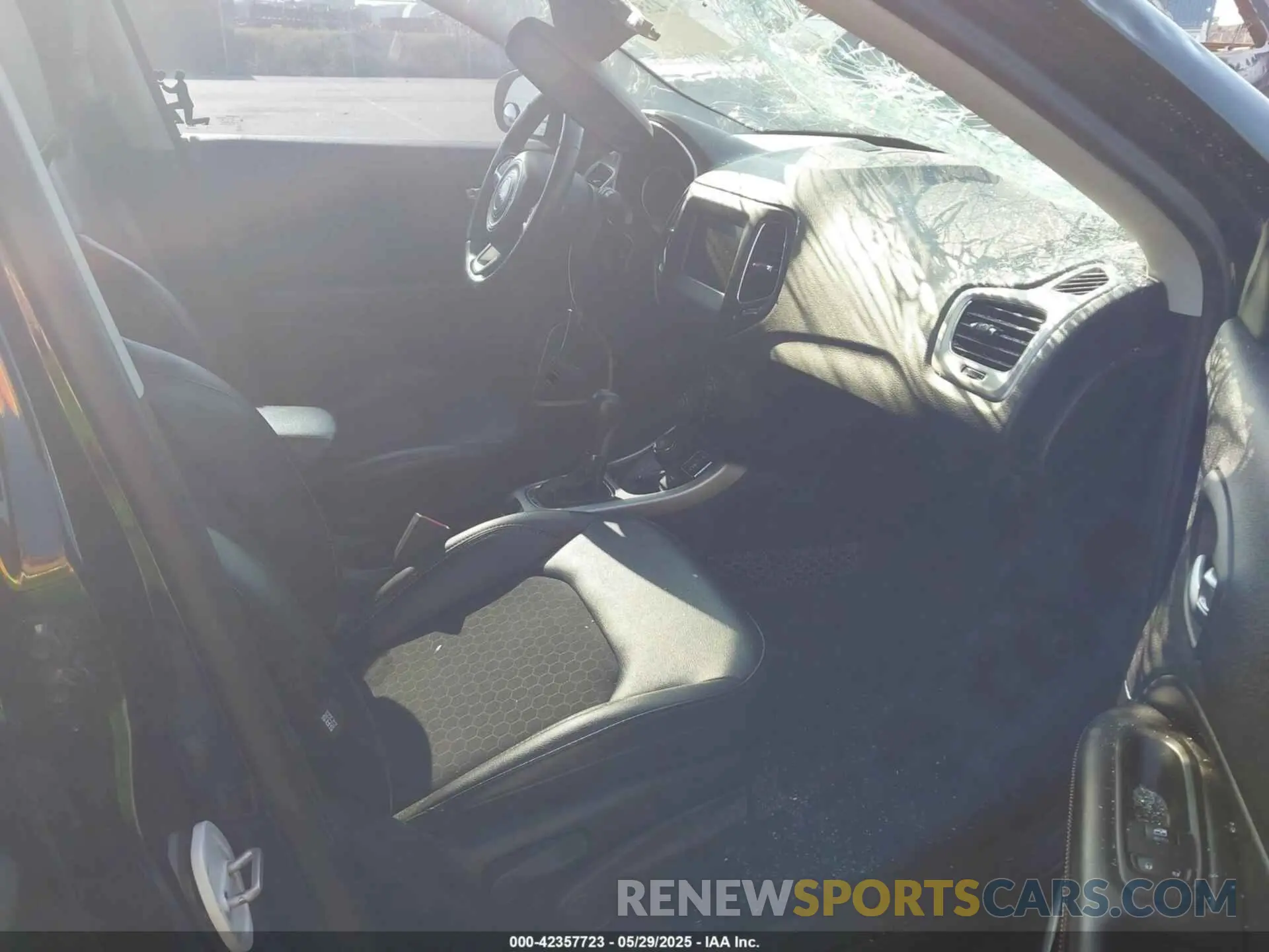 5 Photograph of a damaged car 3C4NJDBB7KT761185 JEEP COMPASS 2019