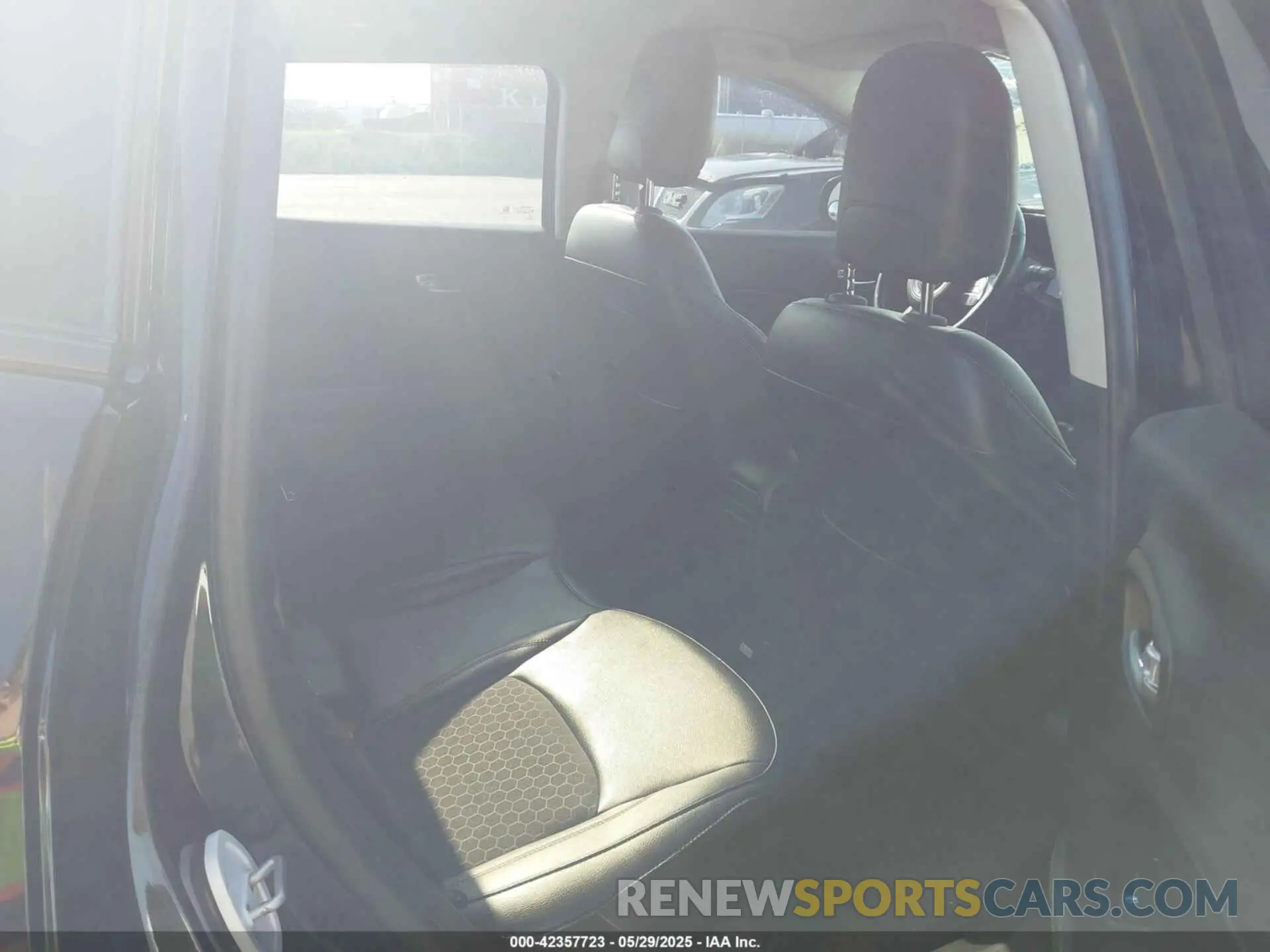 8 Photograph of a damaged car 3C4NJDBB7KT761185 JEEP COMPASS 2019