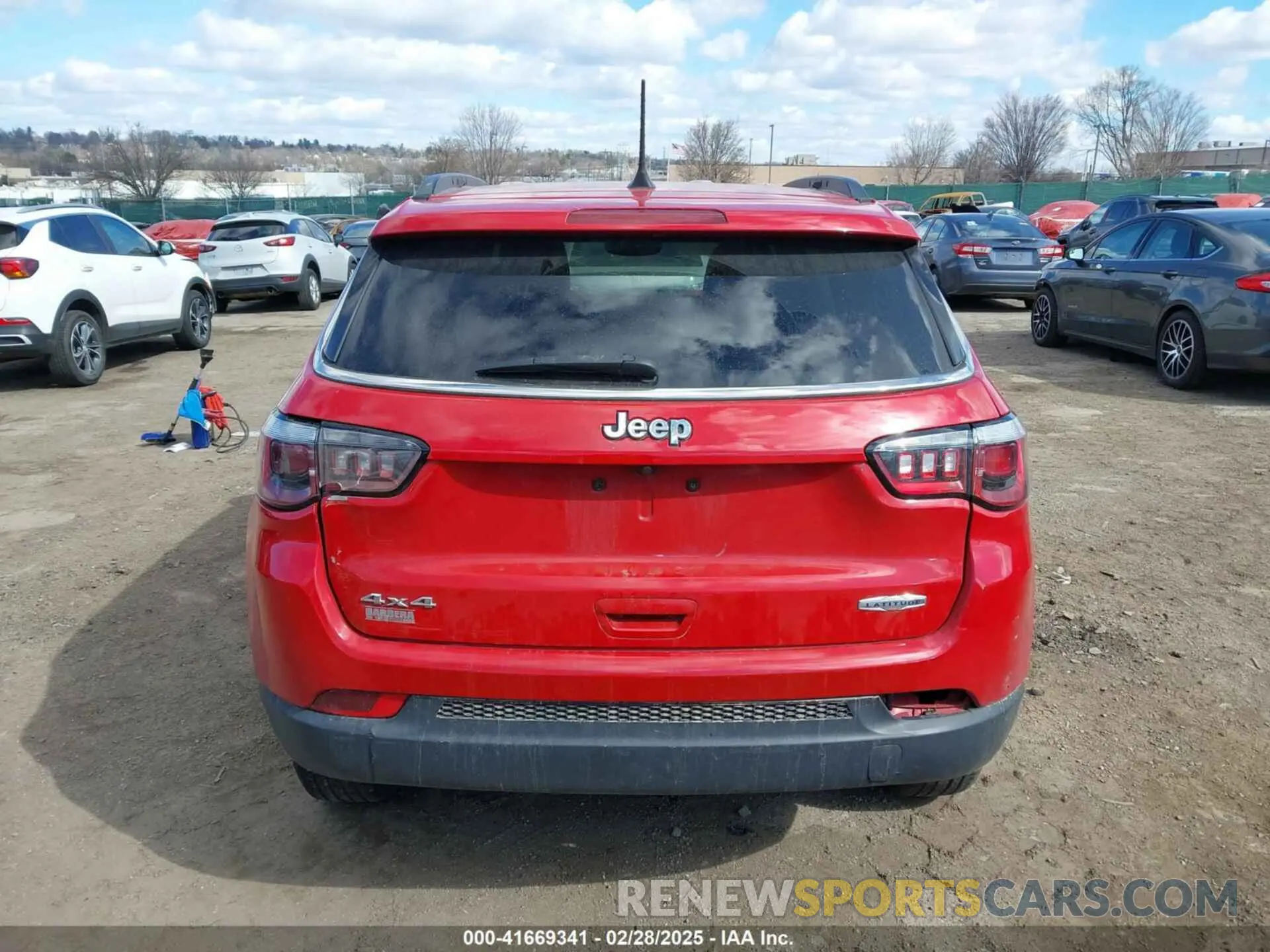 15 Photograph of a damaged car 3C4NJDBB7KT828772 JEEP COMPASS 2019