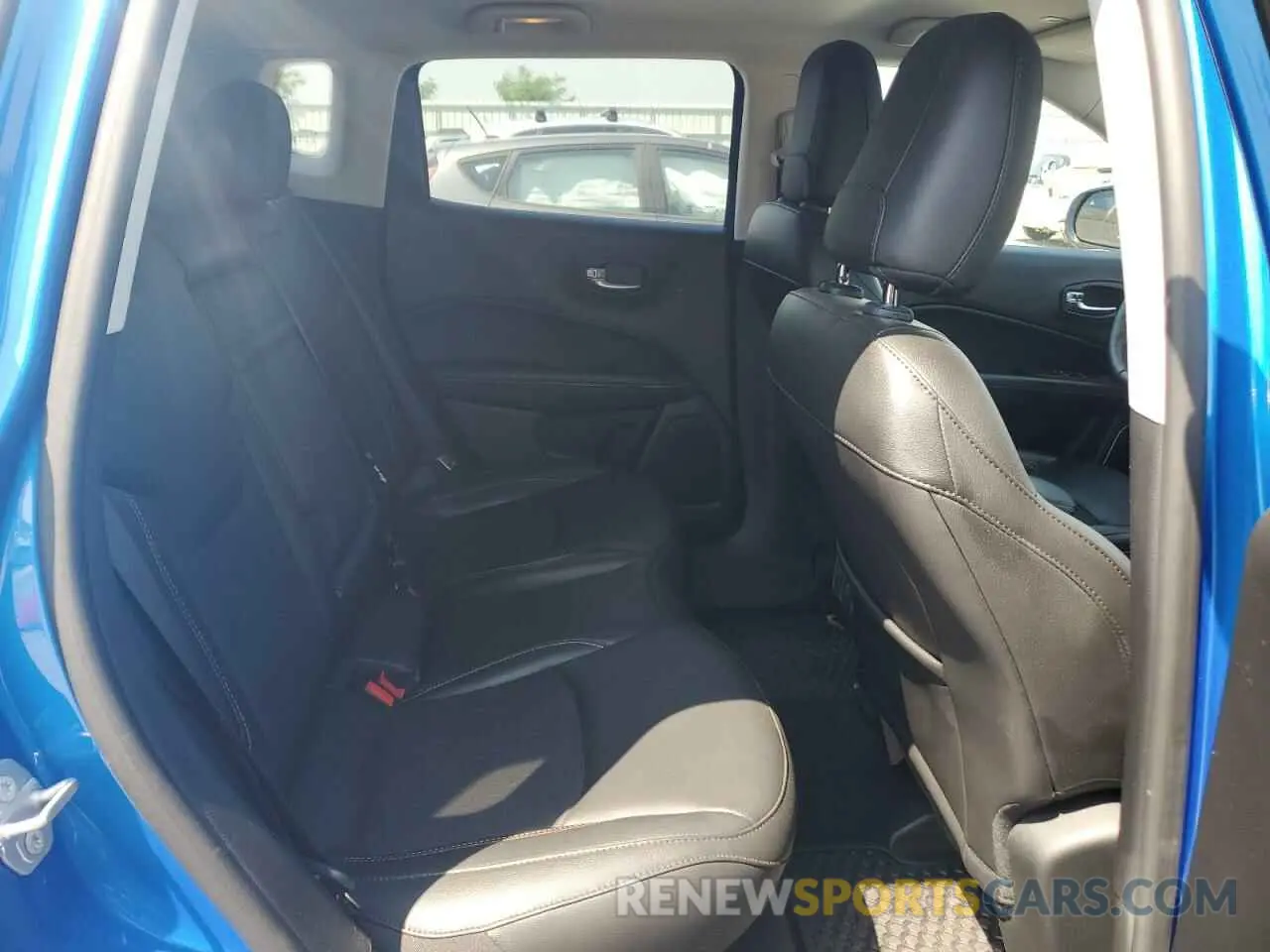 10 Photograph of a damaged car 3C4NJDBB8KT598658 JEEP COMPASS 2019
