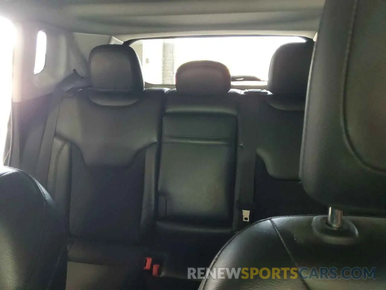 10 Photograph of a damaged car 3C4NJDBB8KT647373 JEEP COMPASS 2019