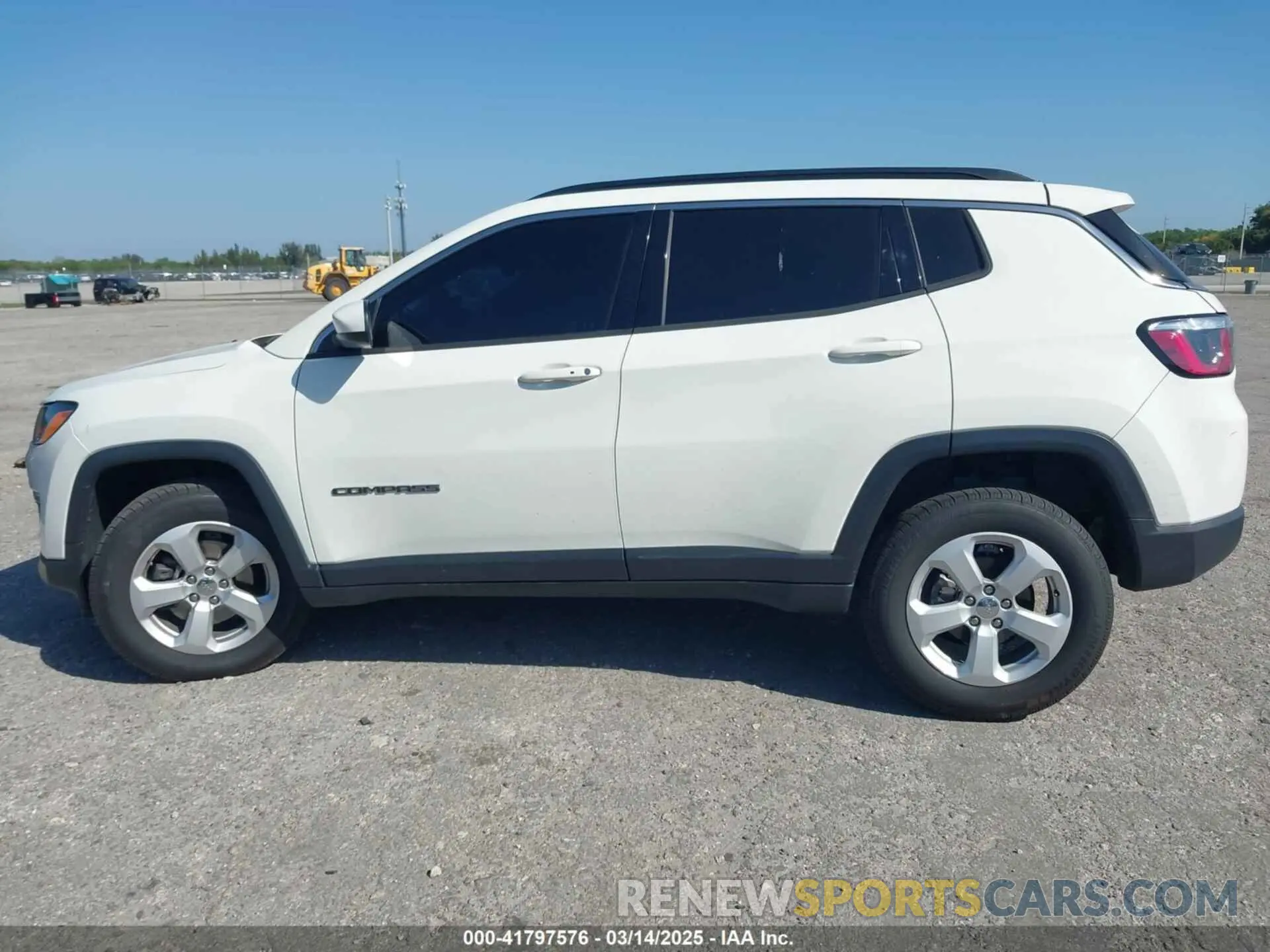 13 Photograph of a damaged car 3C4NJDBB8KT678378 JEEP COMPASS 2019