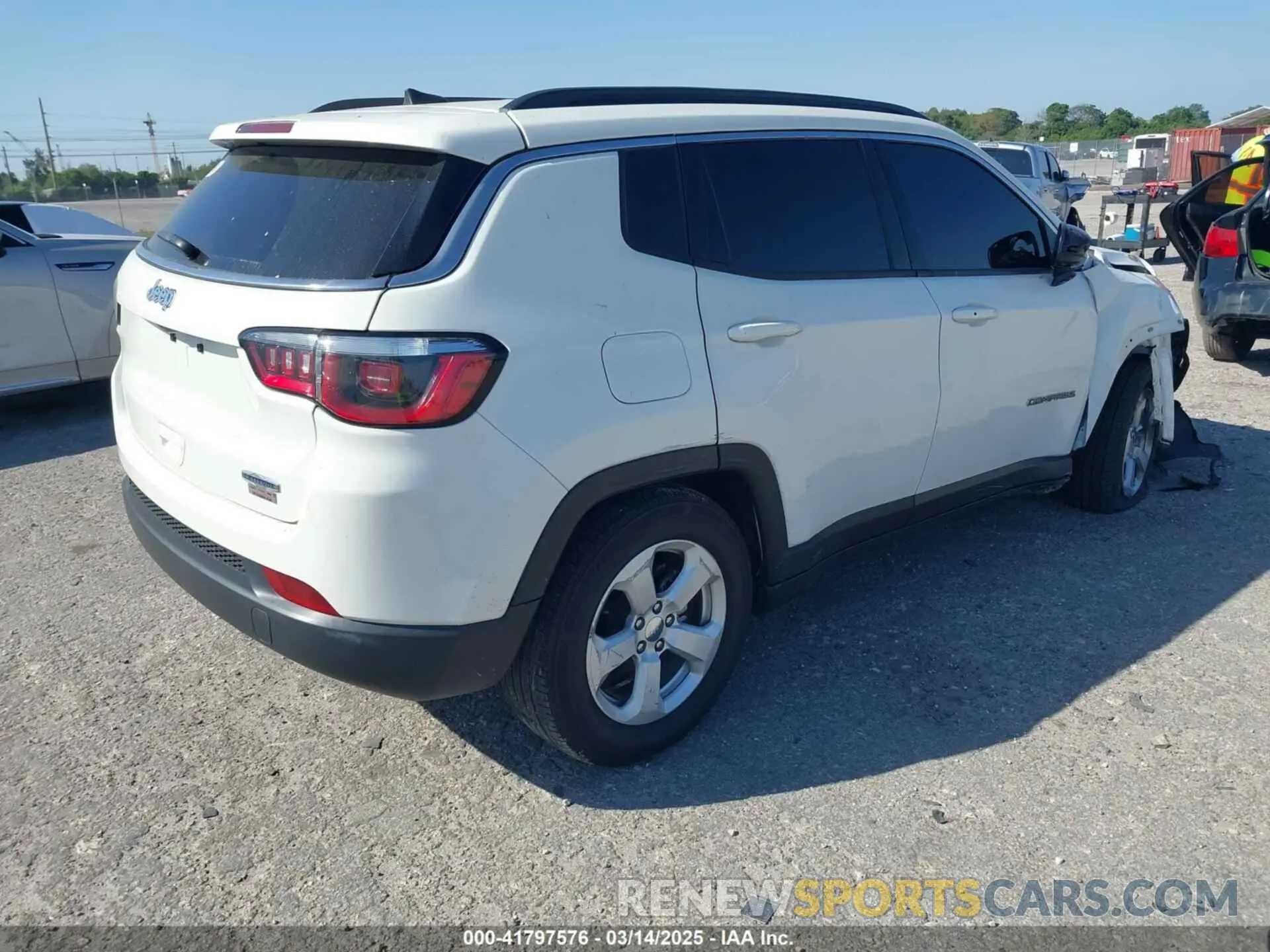4 Photograph of a damaged car 3C4NJDBB8KT678378 JEEP COMPASS 2019