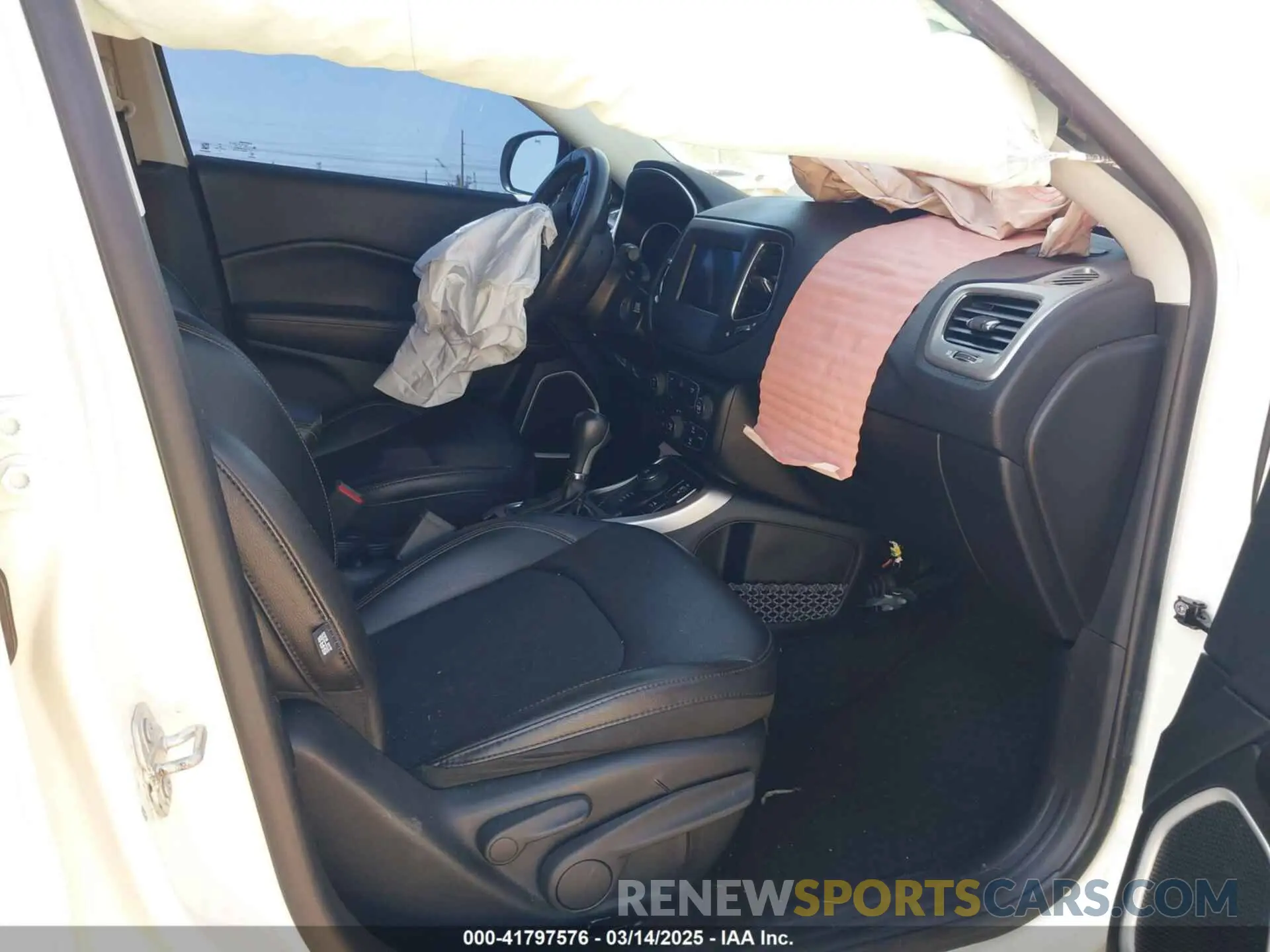 5 Photograph of a damaged car 3C4NJDBB8KT678378 JEEP COMPASS 2019